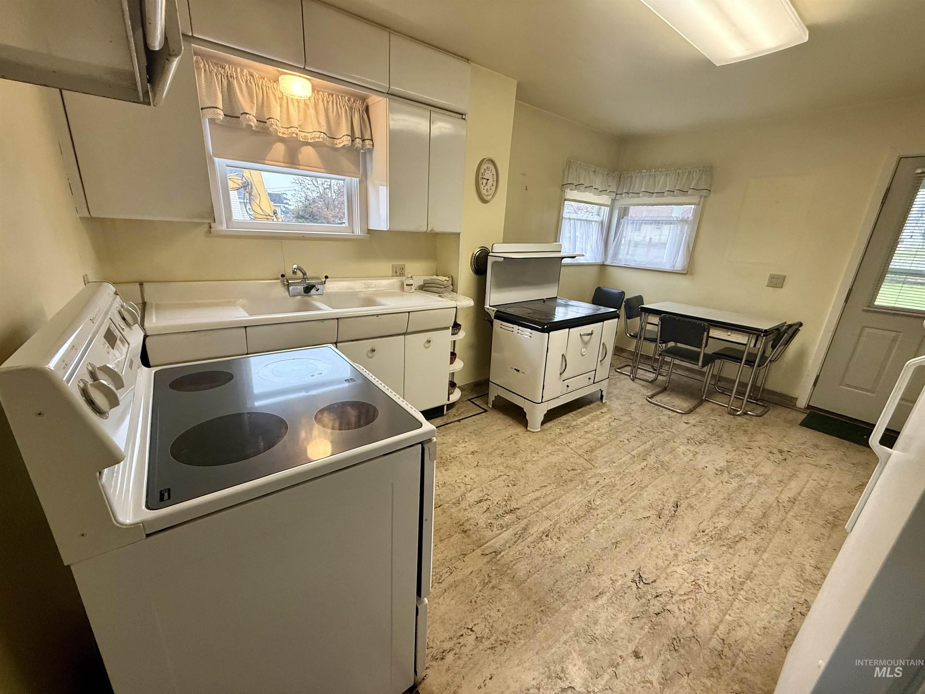 1368 Chestnut St., Clarkston, Washington 99403, 3 Bedrooms, 1 Bathroom, Residential For Sale, Price $325,000,MLS 98969164