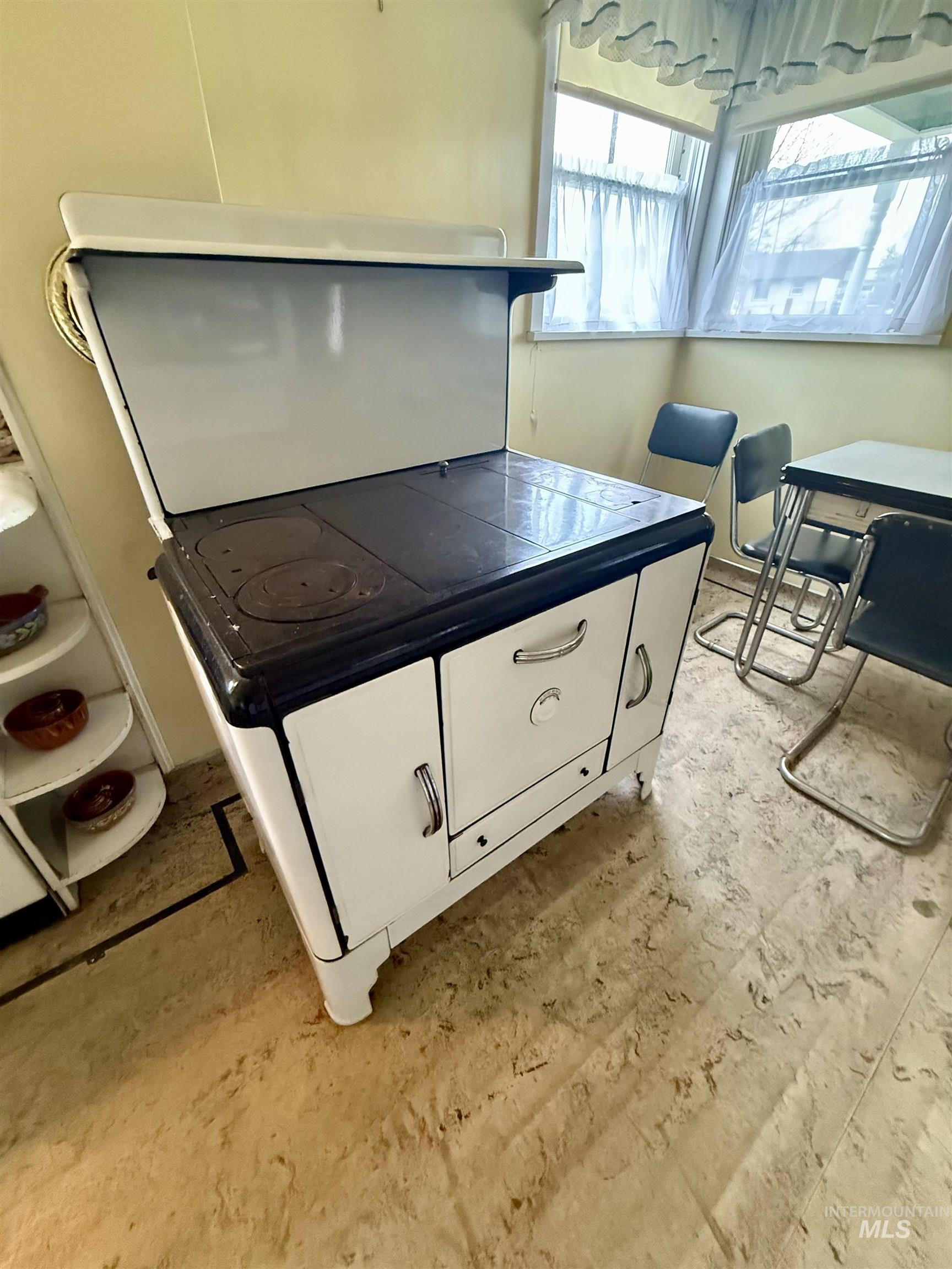 1368 Chestnut St., Clarkston, Washington 99403, 3 Bedrooms, 1 Bathroom, Residential For Sale, Price $325,000,MLS 98969164