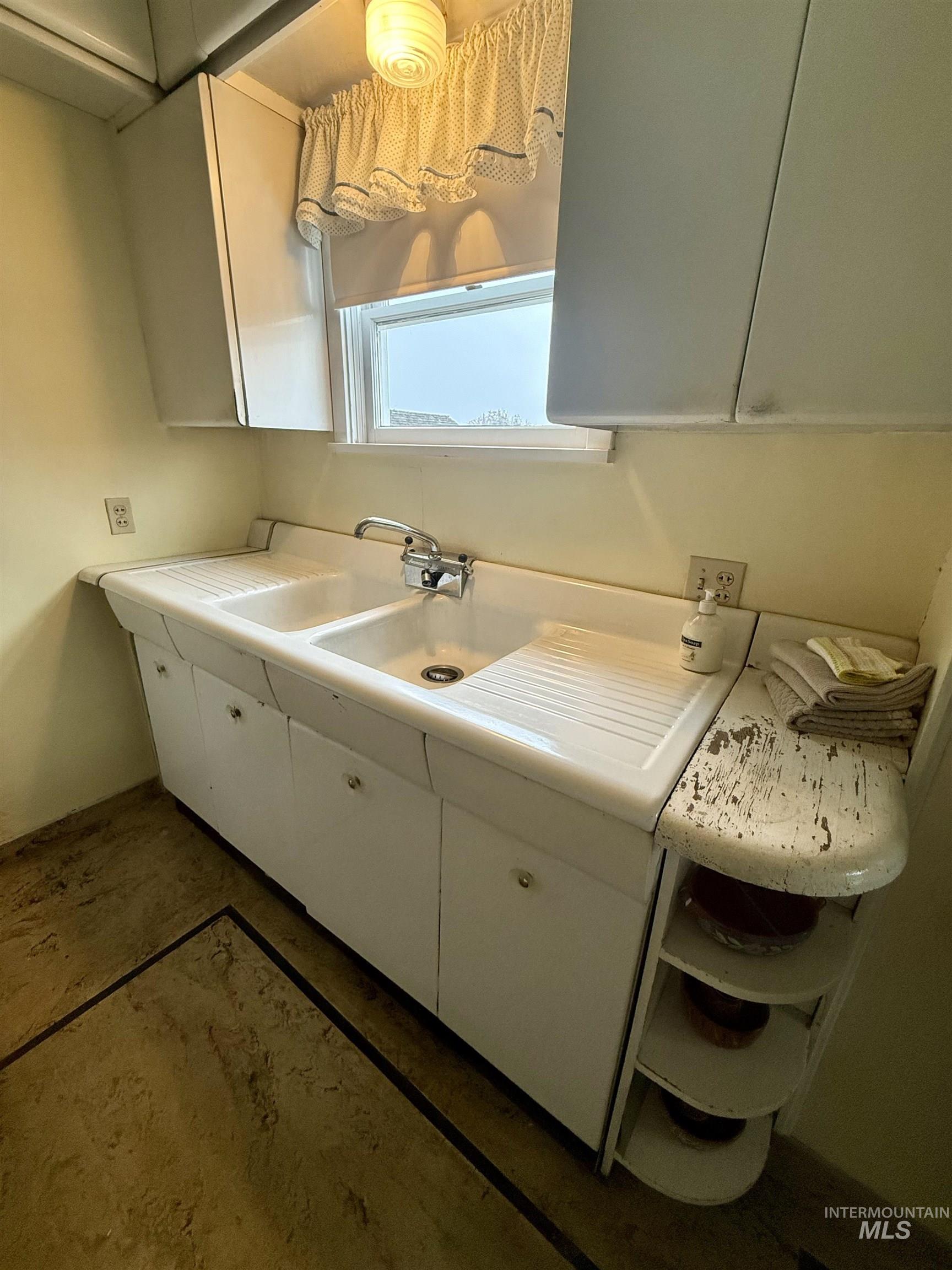 1368 Chestnut St., Clarkston, Washington 99403, 3 Bedrooms, 1 Bathroom, Residential For Sale, Price $325,000,MLS 98969164