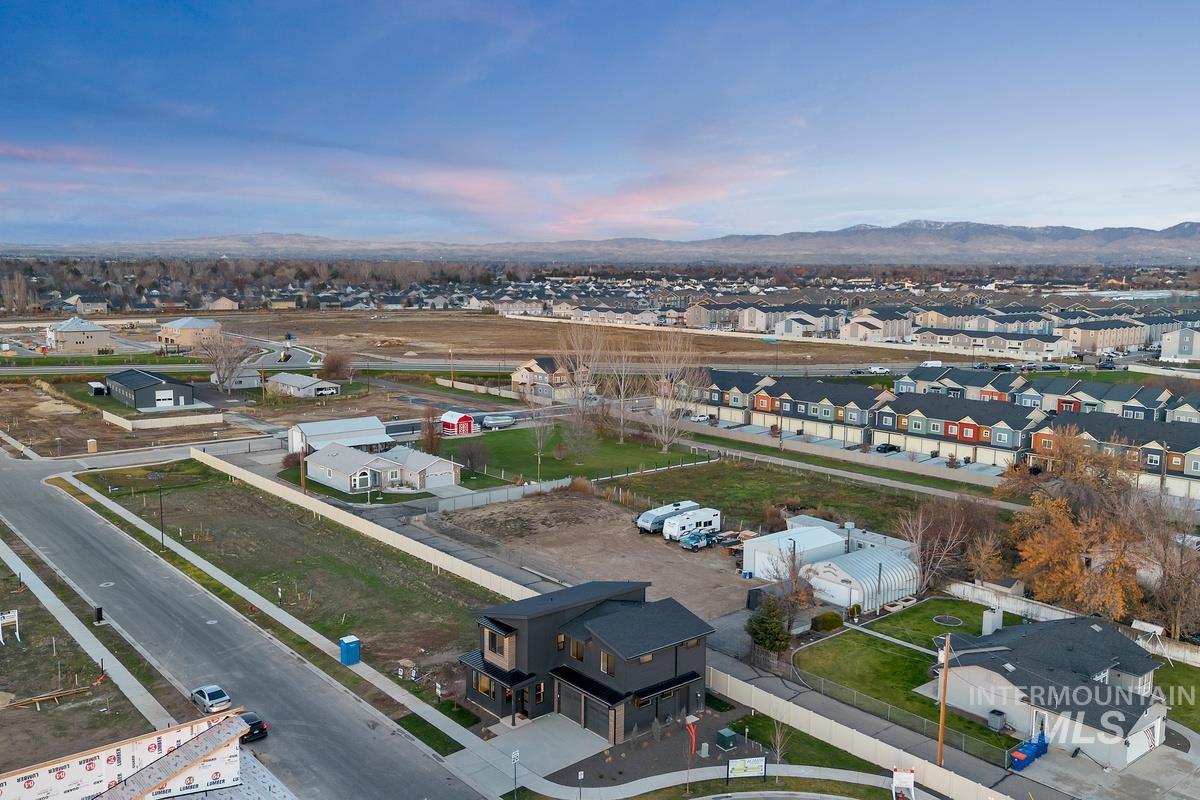 45 N Feather Reed Ave., Meridian, Idaho 83642, 3 Bedrooms, 2.5 Bathrooms, Residential For Sale, Price $555,500,MLS 98969184