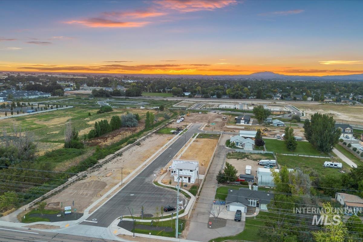 45 N Feather Reed Ave., Meridian, Idaho 83642, 3 Bedrooms, 2.5 Bathrooms, Residential For Sale, Price $555,500,MLS 98969184