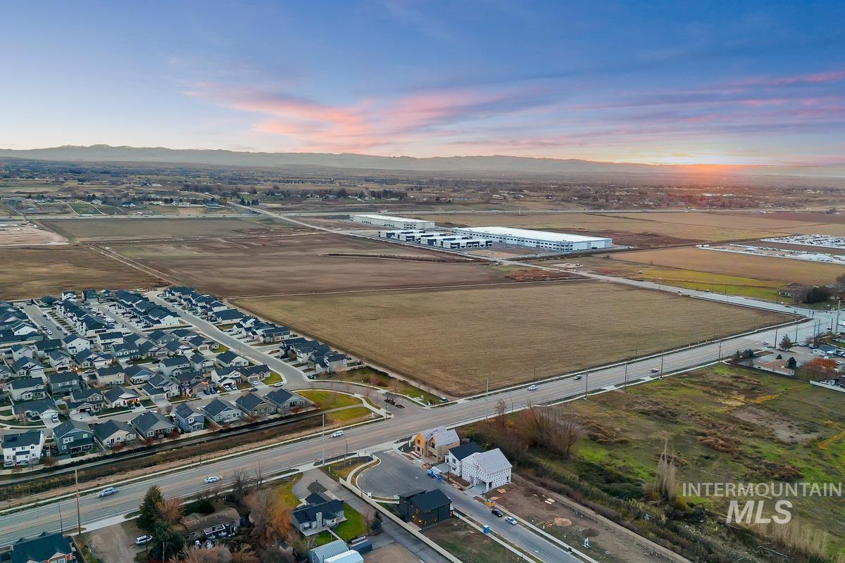 45 N Feather Reed Ave., Meridian, Idaho 83642, 3 Bedrooms, 2.5 Bathrooms, Residential For Sale, Price $555,500,MLS 98969184