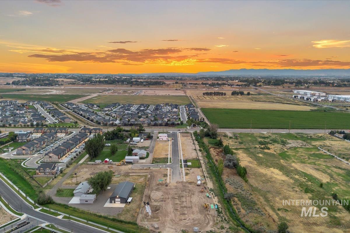 45 N Feather Reed Ave., Meridian, Idaho 83642, 3 Bedrooms, 2.5 Bathrooms, Residential For Sale, Price $555,500,MLS 98969184