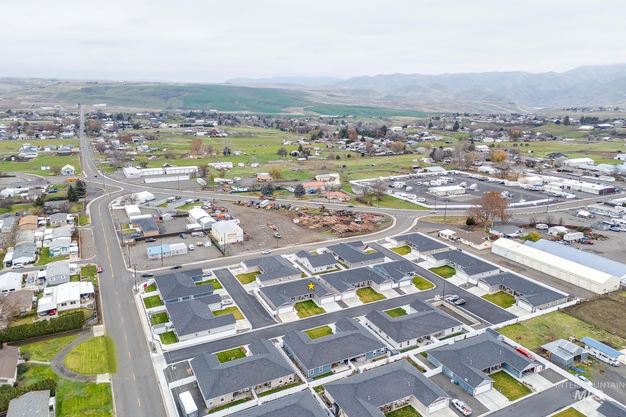 2586 Springsnow Street, Clarkston, Washington 99403, 3 Bedrooms, 2 Bathrooms, Residential For Sale, Price $353,000,MLS 98969189