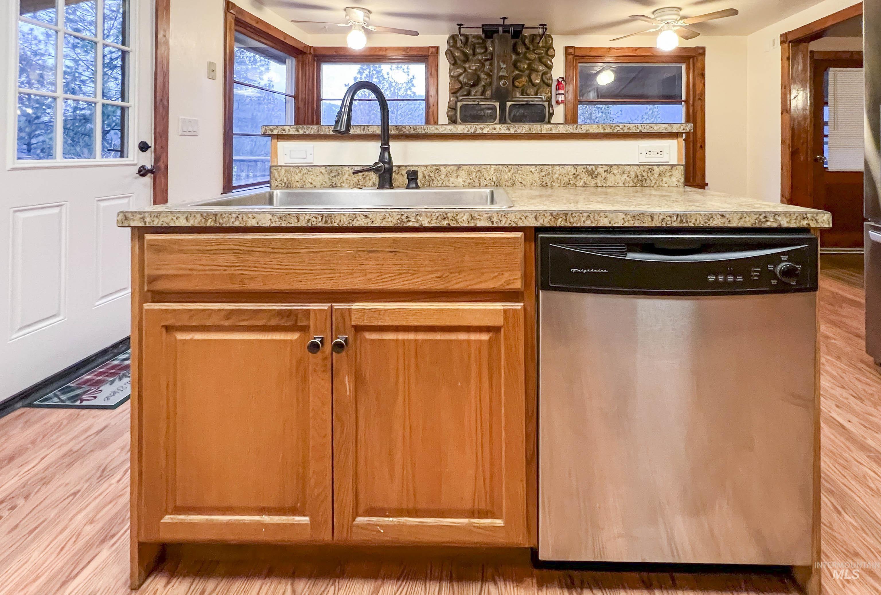 719 Viewpoint Rd, Ahsahka, Idaho 83520, 2 Bedrooms, 1 Bathroom, Residential For Sale, Price $415,000,MLS 98969193