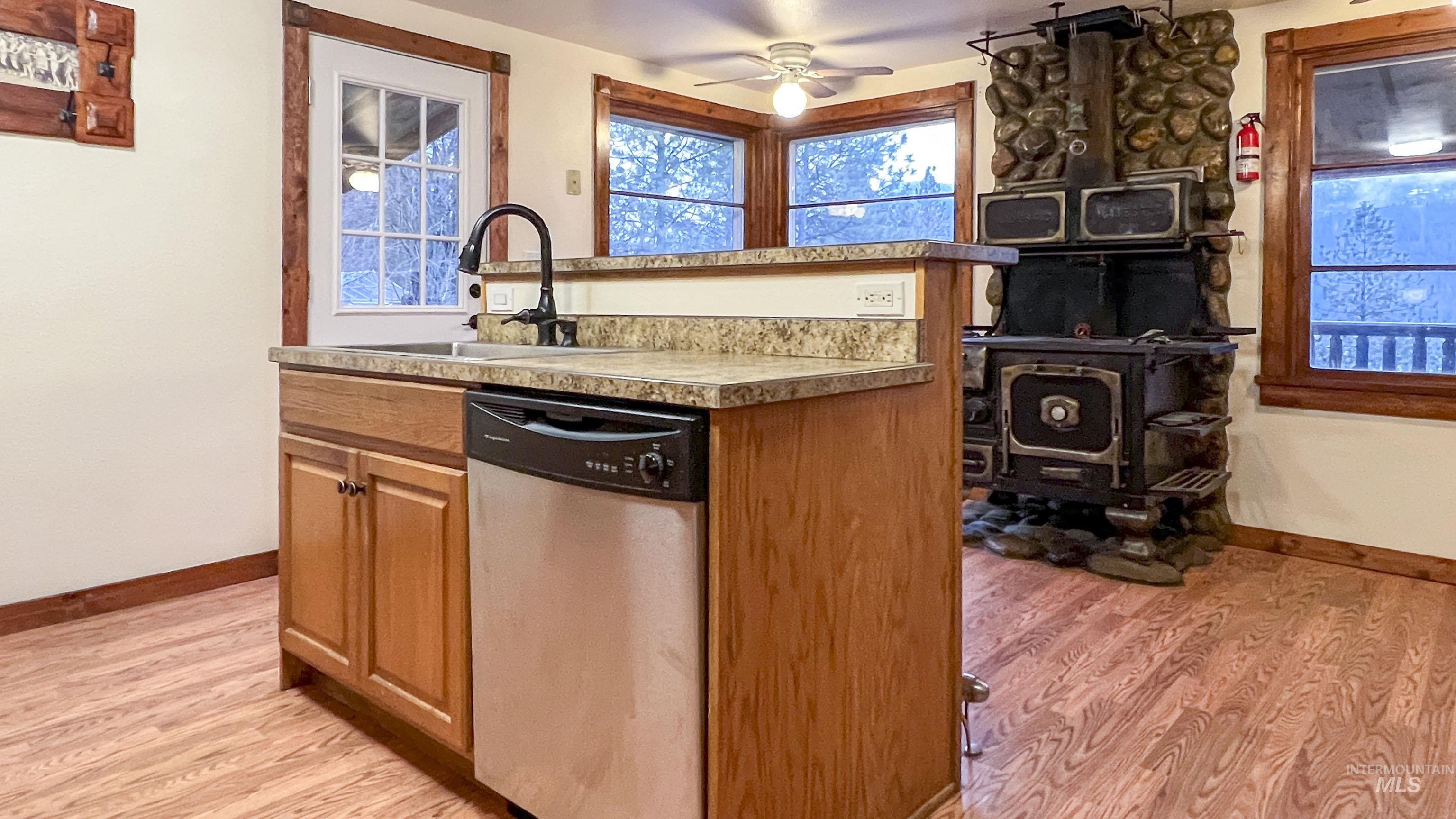 719 Viewpoint Rd, Ahsahka, Idaho 83520, 2 Bedrooms, 1 Bathroom, Residential For Sale, Price $415,000,MLS 98969193