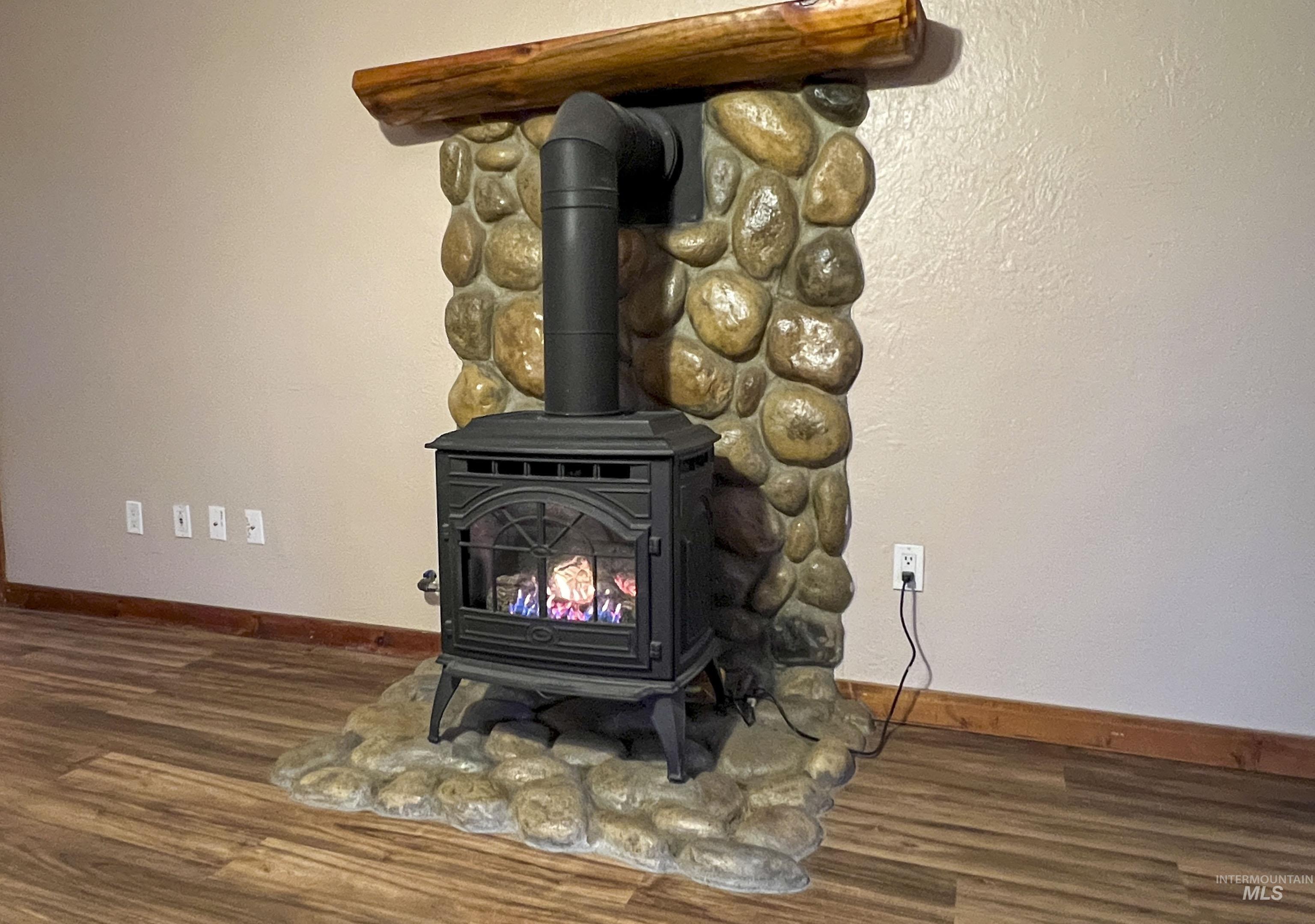 719 Viewpoint Rd, Ahsahka, Idaho 83520, 2 Bedrooms, 1 Bathroom, Residential For Sale, Price $415,000,MLS 98969193