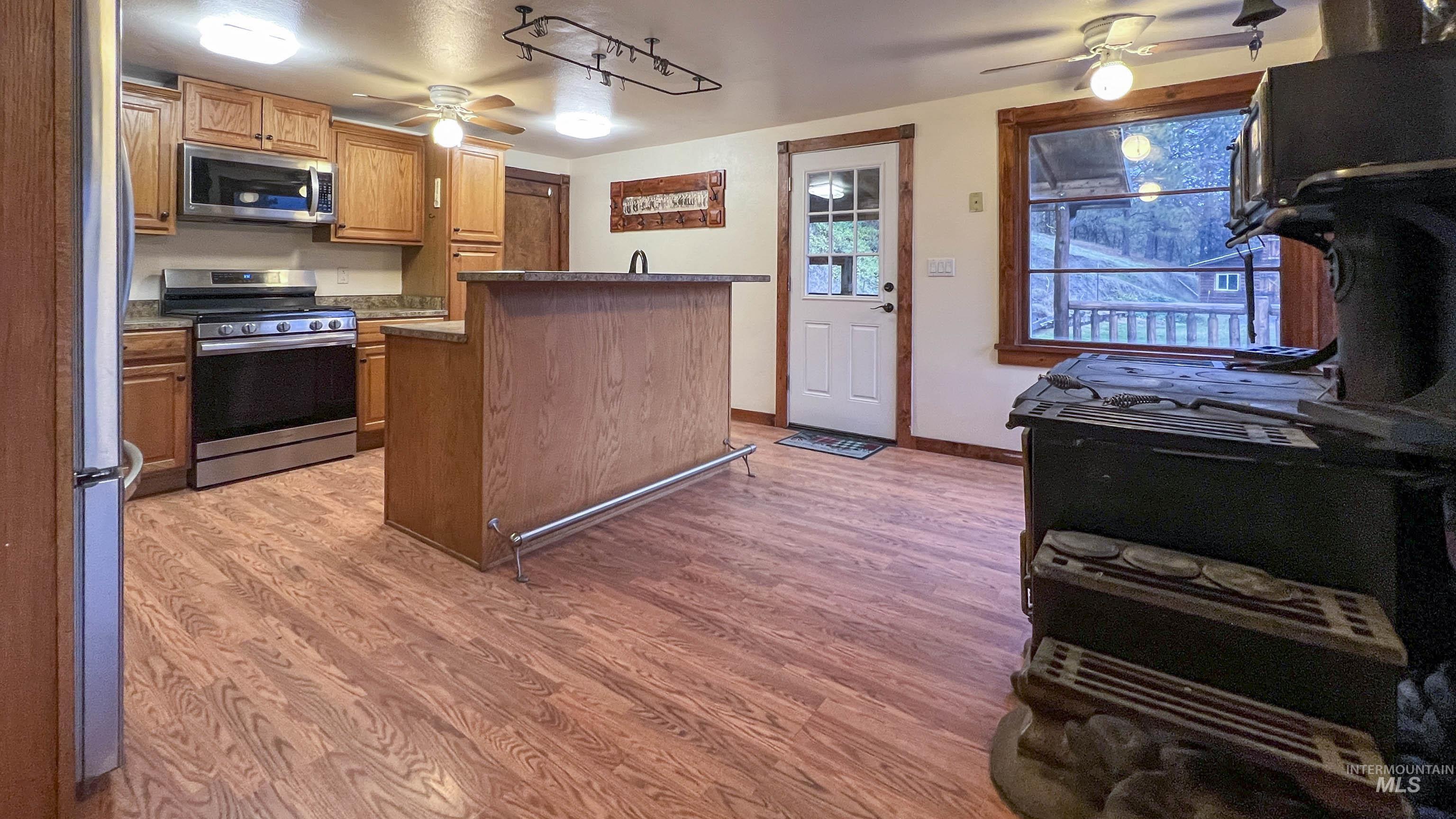 719 Viewpoint Rd, Ahsahka, Idaho 83520, 2 Bedrooms, 1 Bathroom, Residential For Sale, Price $415,000,MLS 98969193