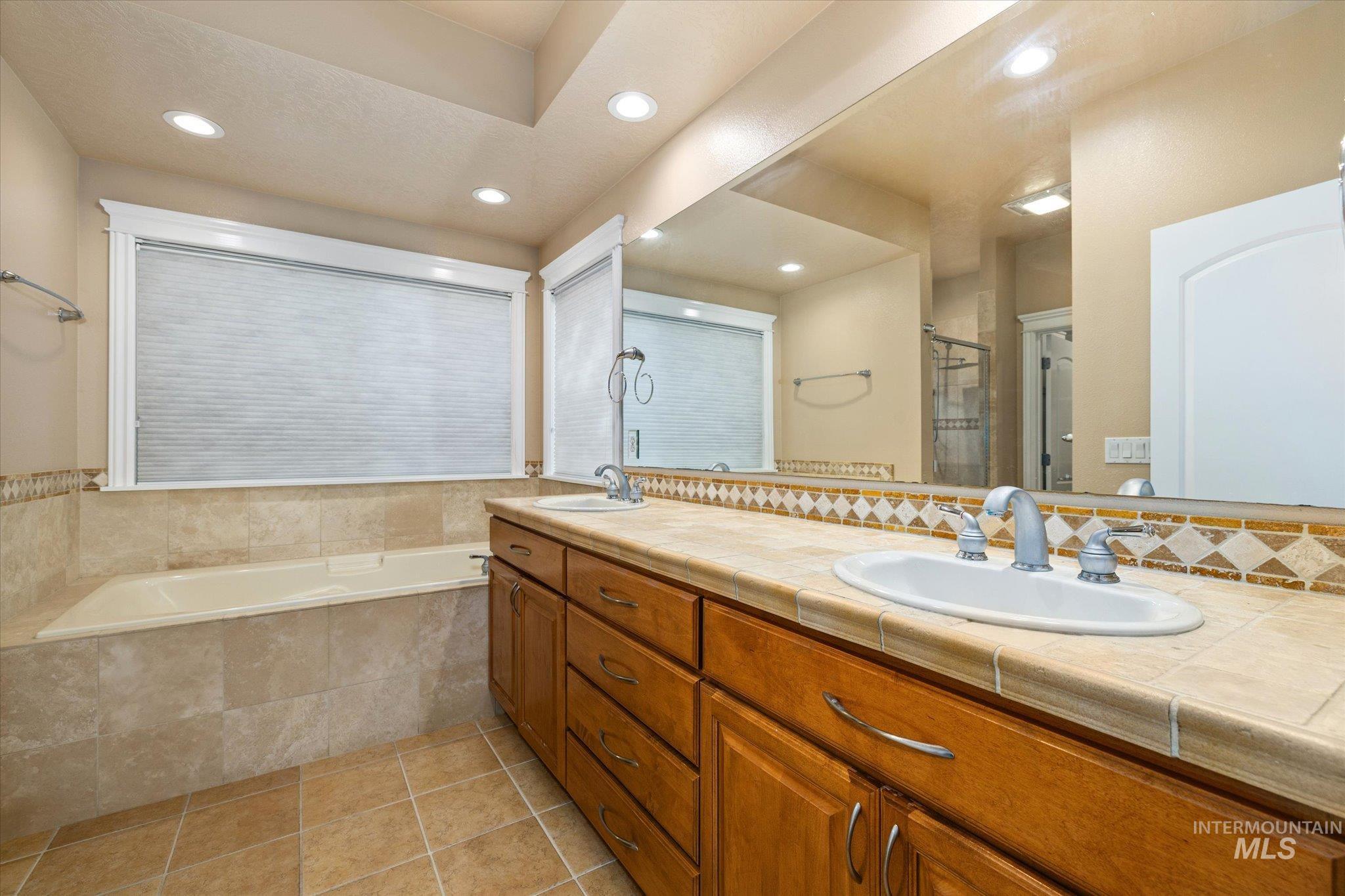 1643 N Watson Pl, Eagle, Idaho 83616, 5 Bedrooms, 4.5 Bathrooms, Residential For Sale, Price $1,289,000,MLS 98969198