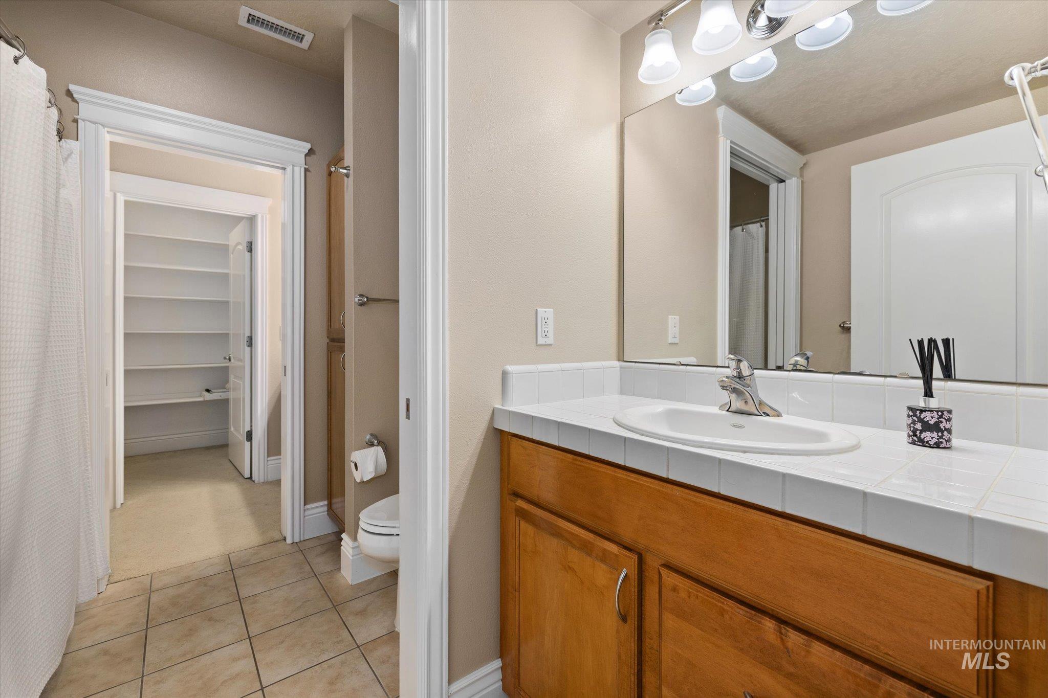 1643 N Watson Pl, Eagle, Idaho 83616, 5 Bedrooms, 4.5 Bathrooms, Residential For Sale, Price $1,289,000,MLS 98969198