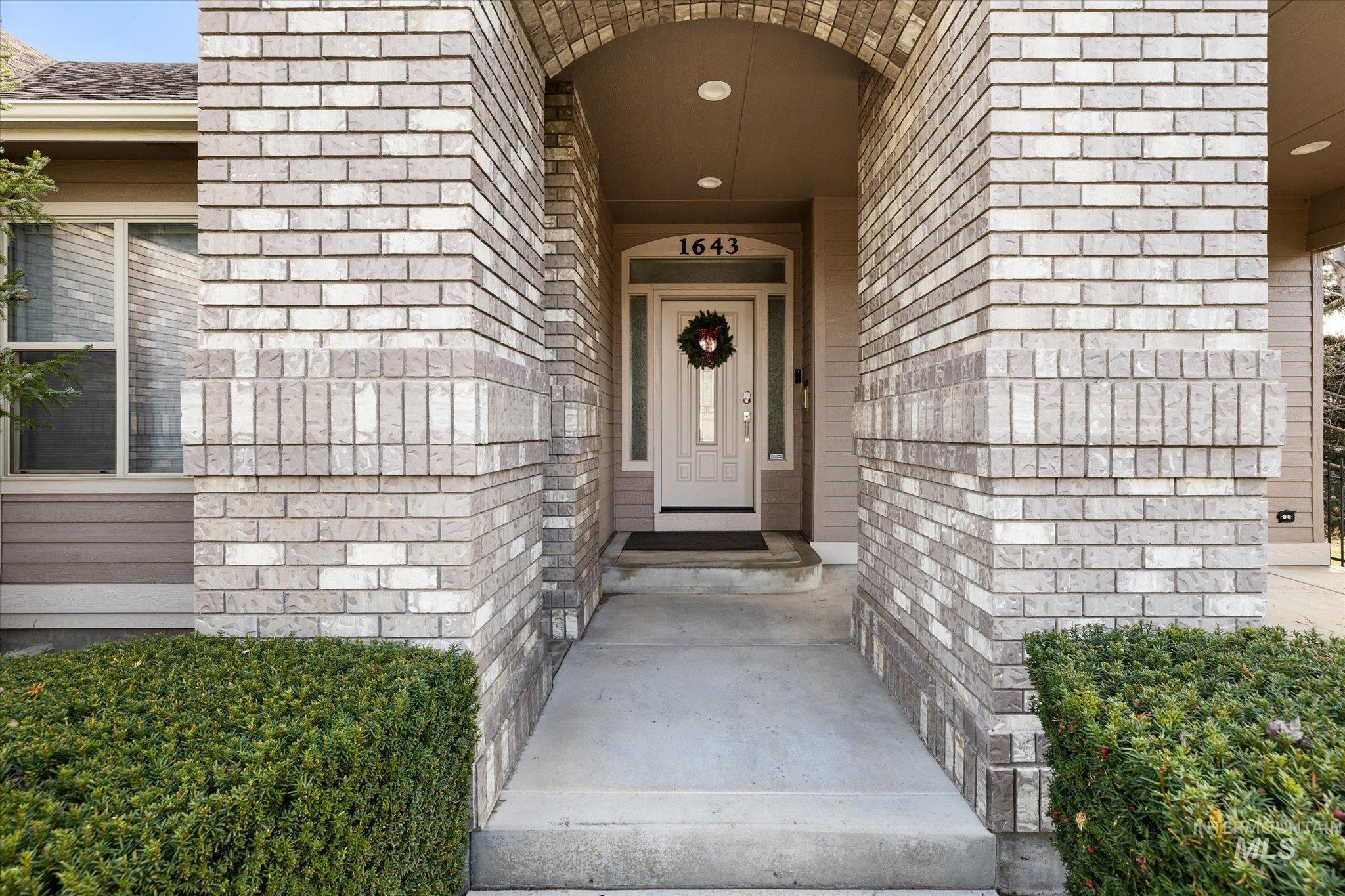 1643 N Watson Pl, Eagle, Idaho 83616, 5 Bedrooms, 4.5 Bathrooms, Residential For Sale, Price $1,289,000,MLS 98969198