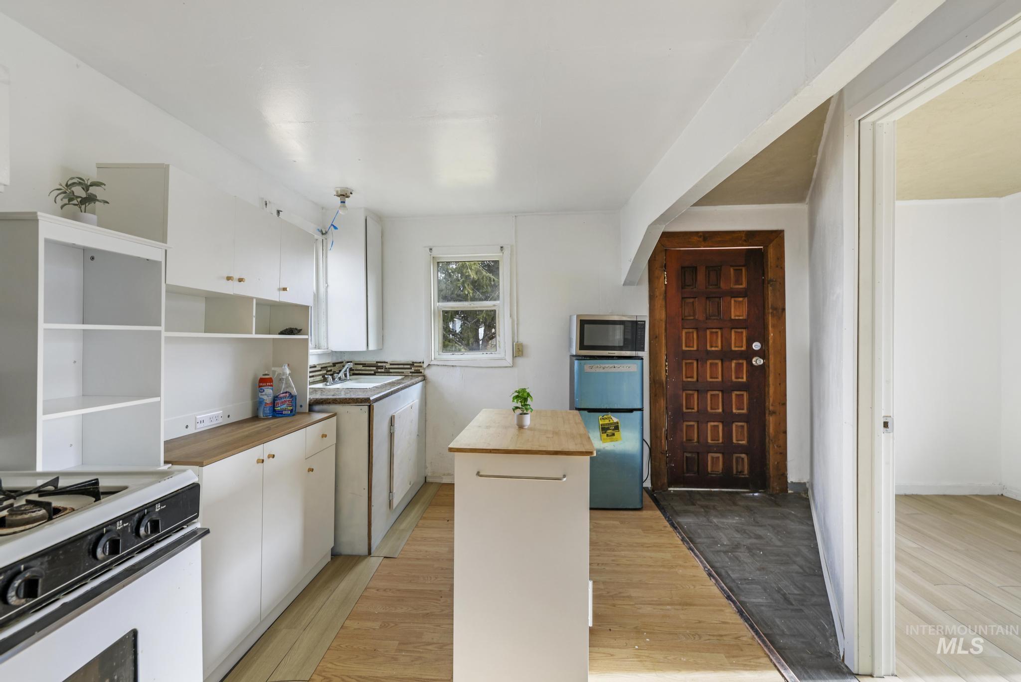 729 California Street, Gooding, Idaho 83330, 2 Bedrooms, 1 Bathroom, Residential For Sale, Price $149,900,MLS 98969199