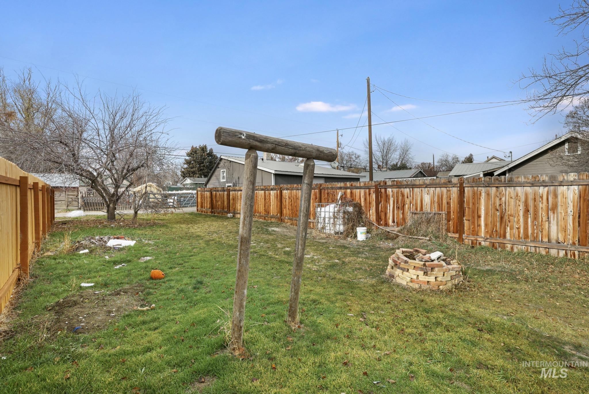 729 California Street, Gooding, Idaho 83330, 2 Bedrooms, 1 Bathroom, Residential For Sale, Price $149,900,MLS 98969199