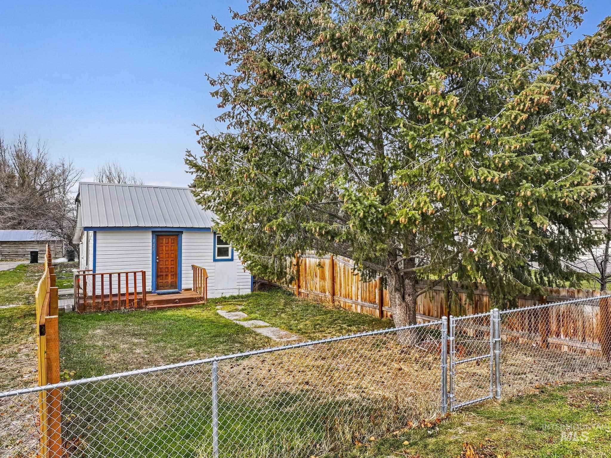 729 California Street, Gooding, Idaho 83330, 2 Bedrooms, 1 Bathroom, Residential For Sale, Price $149,900,MLS 98969199