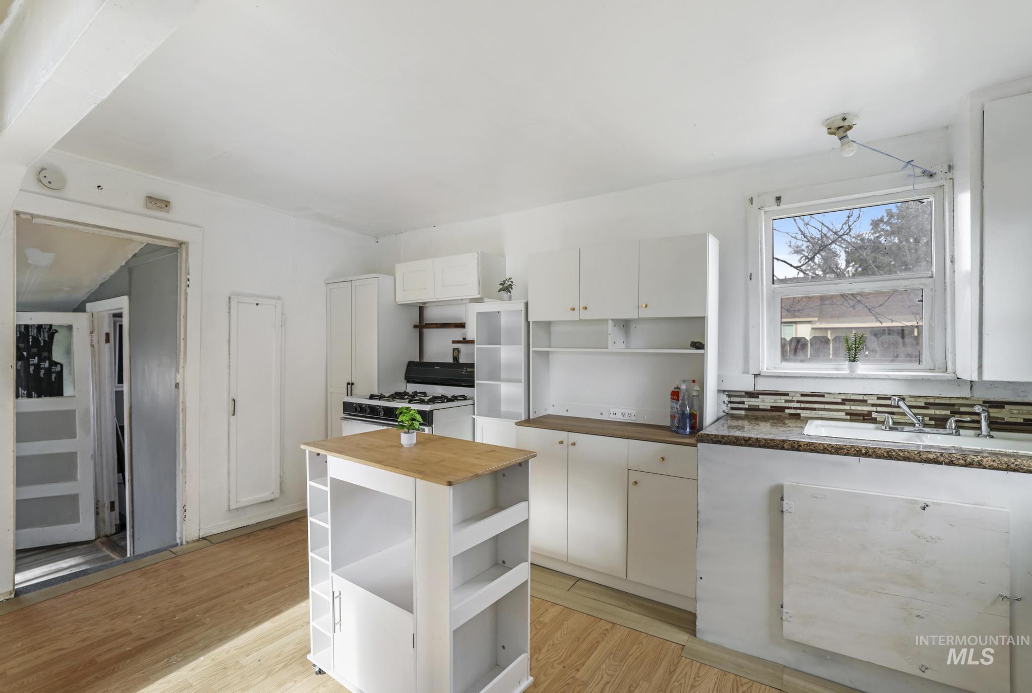 729 California Street, Gooding, Idaho 83330, 2 Bedrooms, 1 Bathroom, Residential For Sale, Price $149,900,MLS 98969199