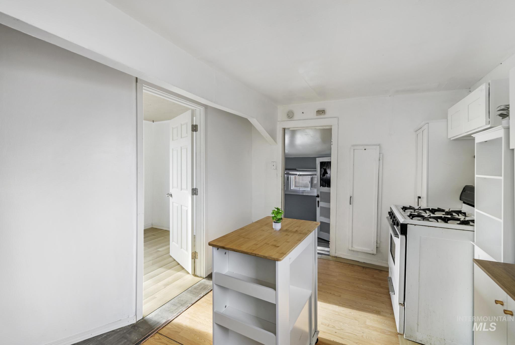 729 California Street, Gooding, Idaho 83330, 2 Bedrooms, 1 Bathroom, Residential For Sale, Price $149,900,MLS 98969199