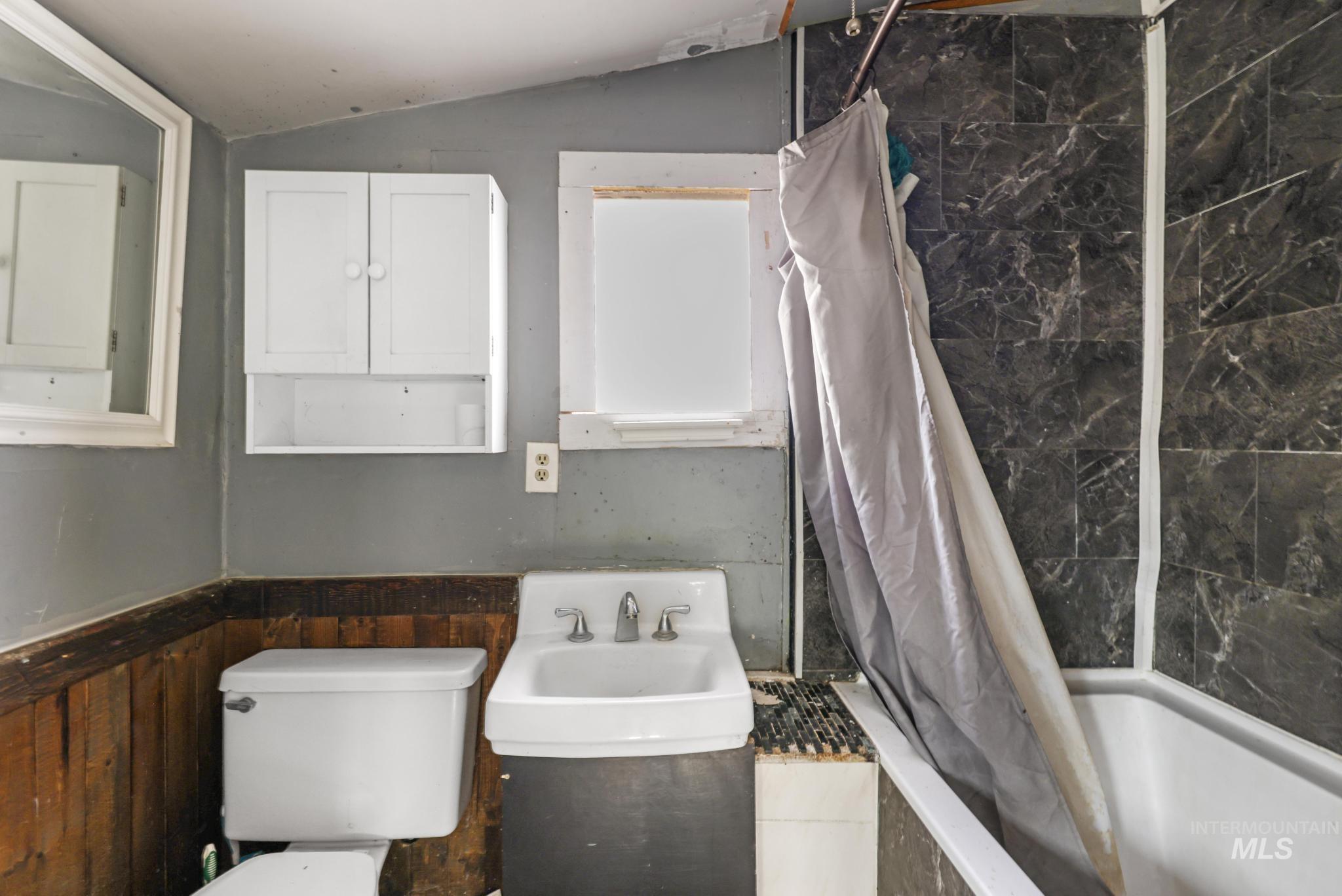 729 California Street, Gooding, Idaho 83330, 2 Bedrooms, 1 Bathroom, Residential For Sale, Price $149,900,MLS 98969199