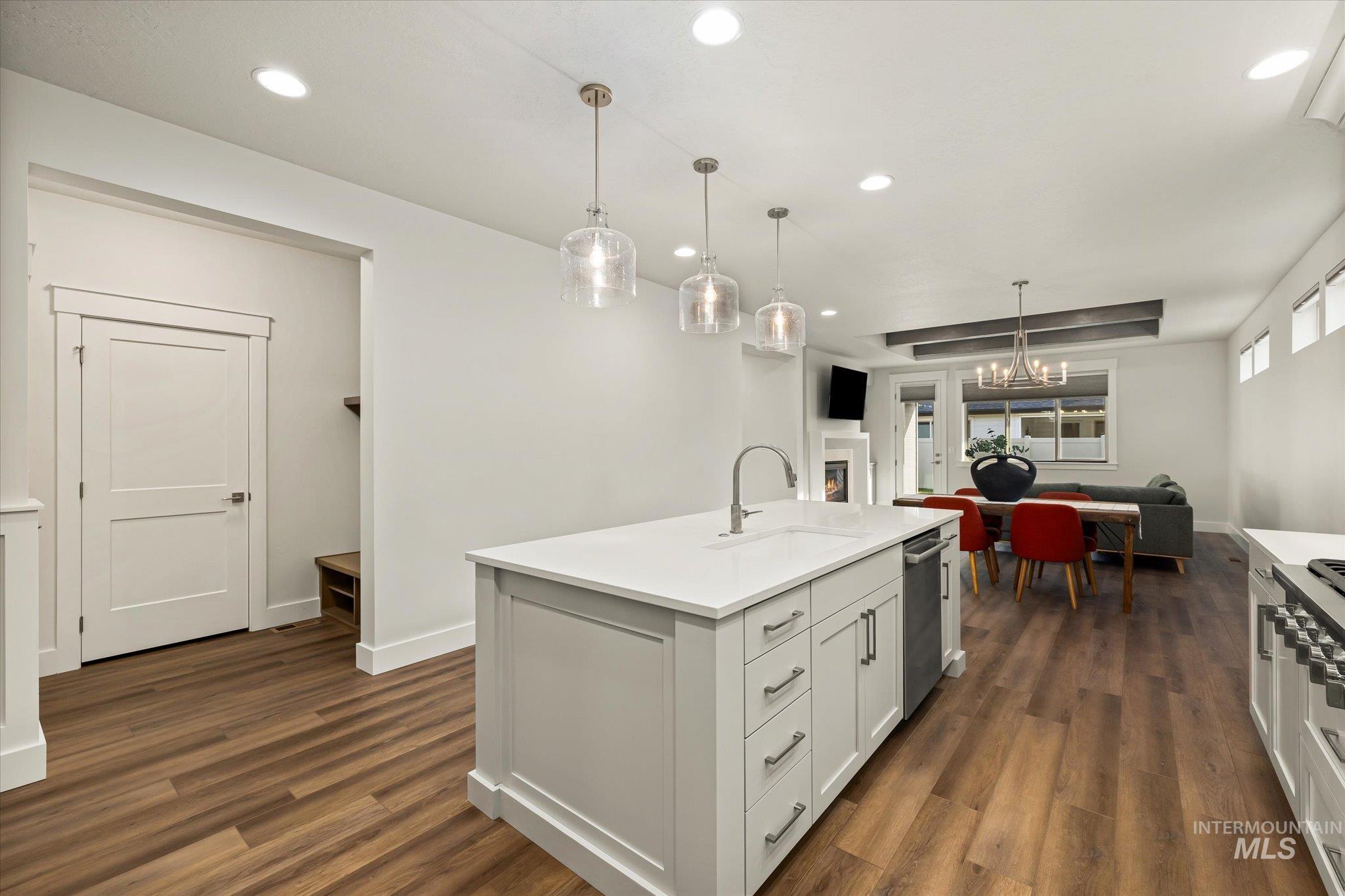 6318 S Utmost Ln., Meridian, Idaho 83642, 3 Bedrooms, 2.5 Bathrooms, Residential For Sale, Price $524,900,MLS 98969209