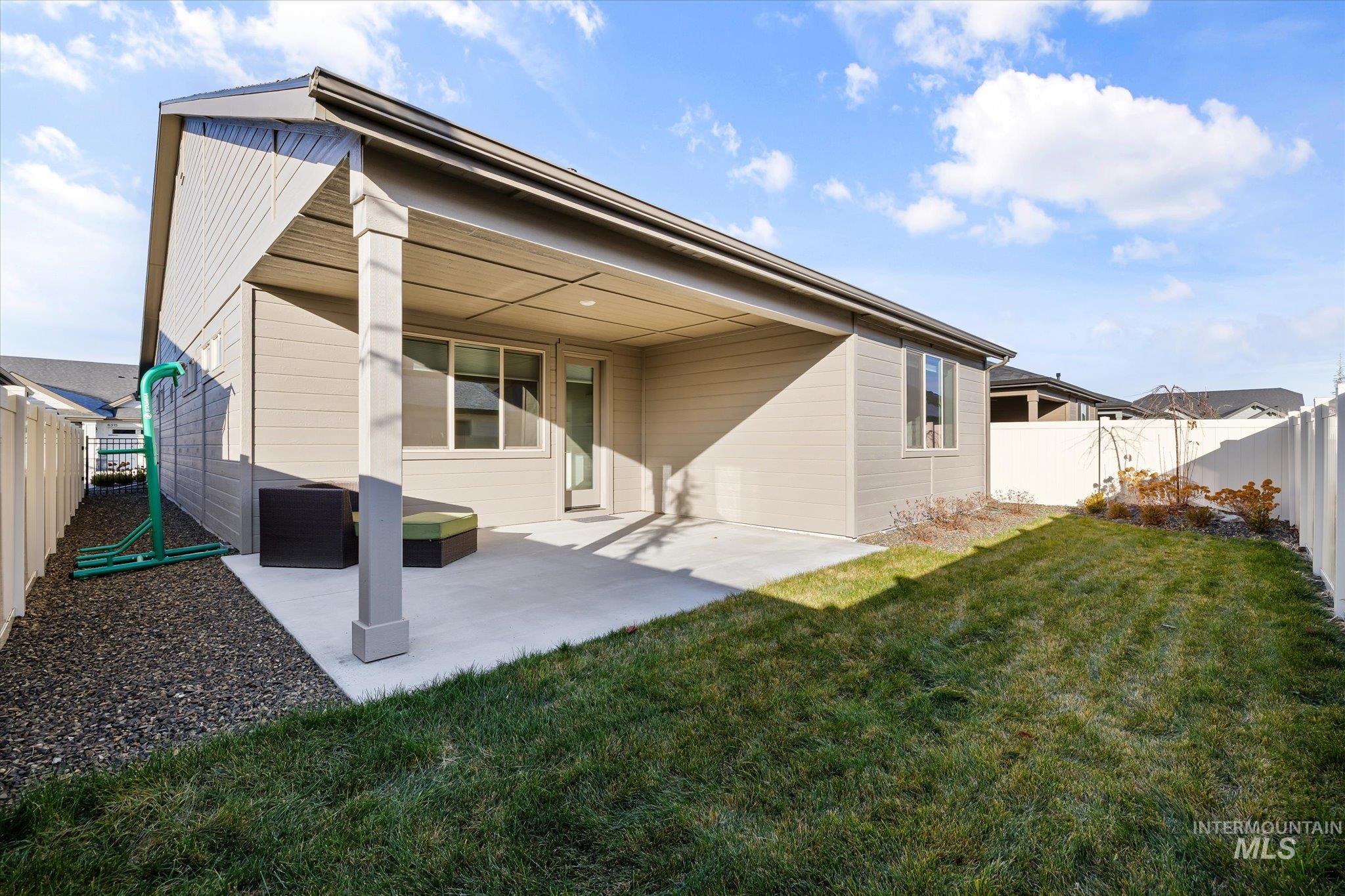 6318 S Utmost Ln., Meridian, Idaho 83642, 3 Bedrooms, 2.5 Bathrooms, Residential For Sale, Price $524,900,MLS 98969209