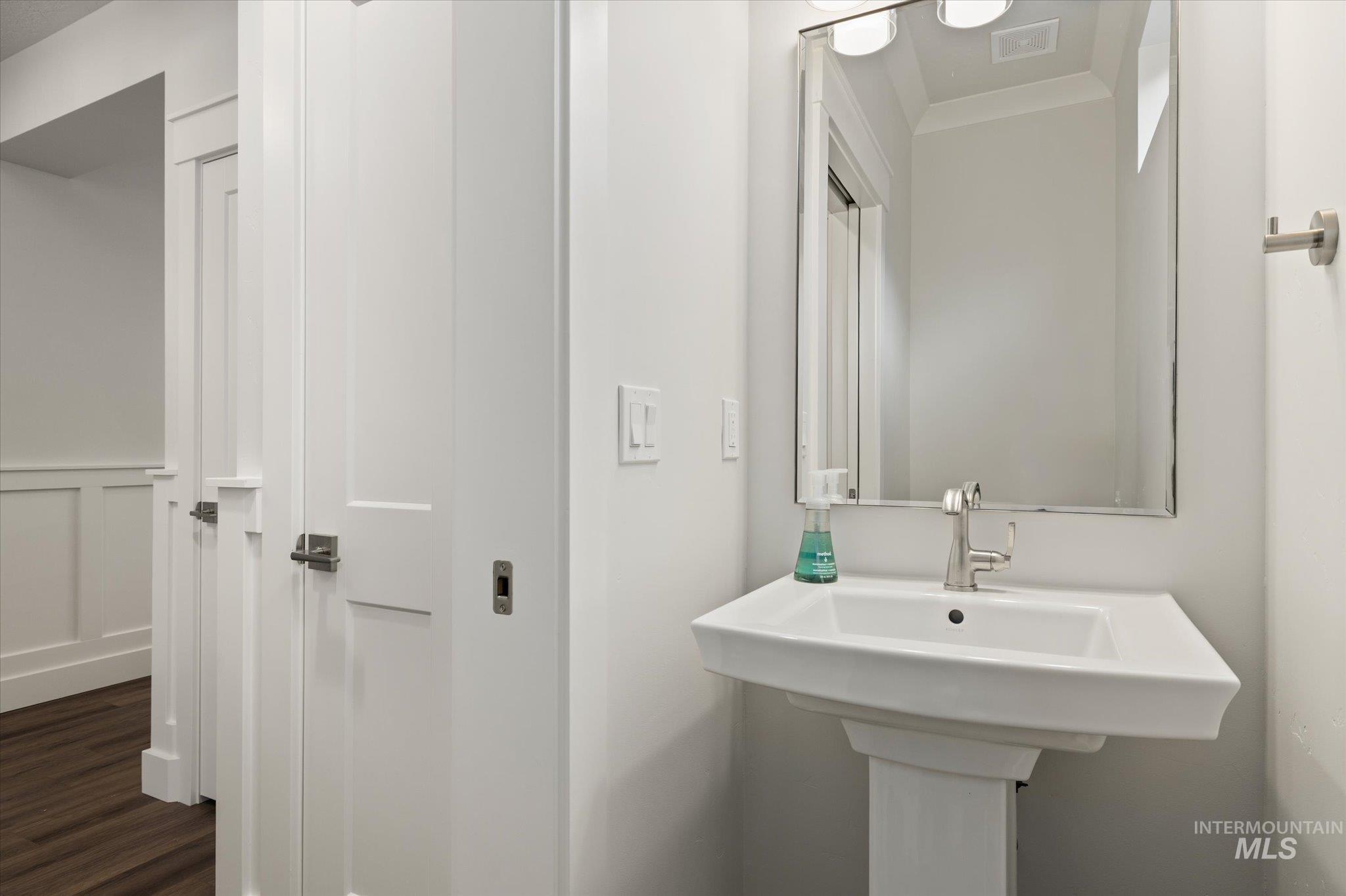 6318 S Utmost Ln., Meridian, Idaho 83642, 3 Bedrooms, 2.5 Bathrooms, Residential For Sale, Price $524,900,MLS 98969209