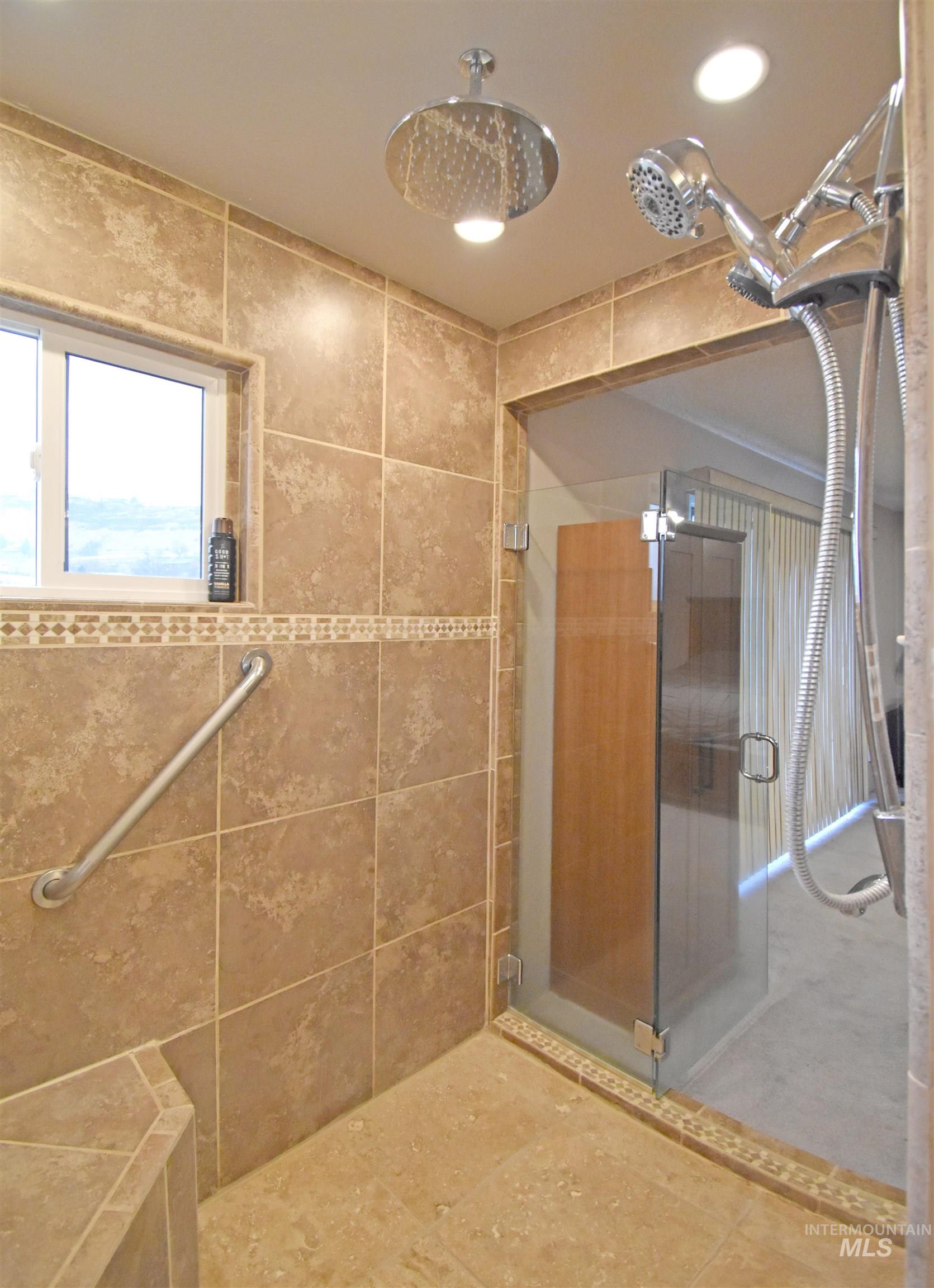 1045 Post Lane, Clarkston, Washington 99403, 5 Bedrooms, 3.5 Bathrooms, Residential For Sale, Price $660,000,MLS 98969211