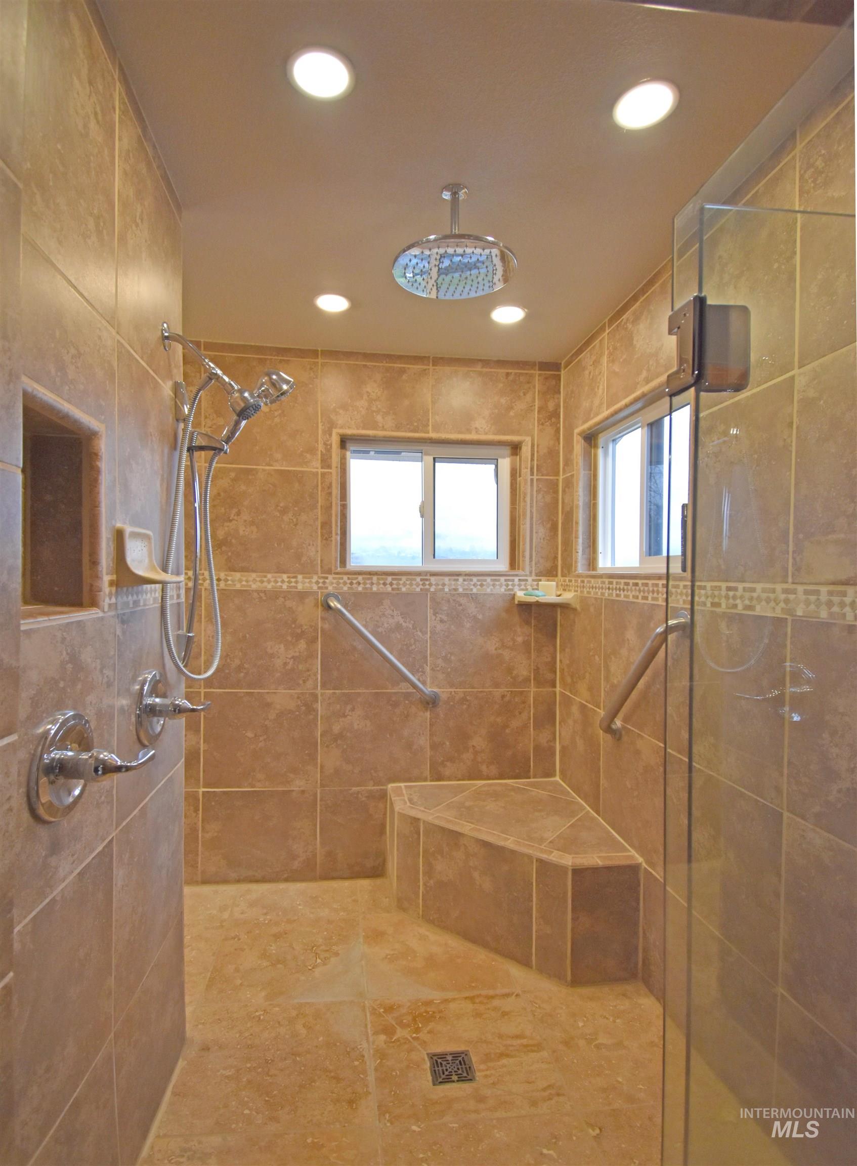 1045 Post Lane, Clarkston, Washington 99403, 5 Bedrooms, 3.5 Bathrooms, Residential For Sale, Price $660,000,MLS 98969211