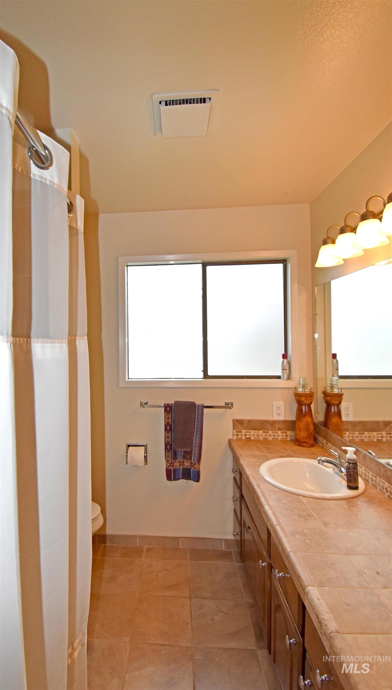 1045 Post Lane, Clarkston, Washington 99403, 5 Bedrooms, 3.5 Bathrooms, Residential For Sale, Price $660,000,MLS 98969211