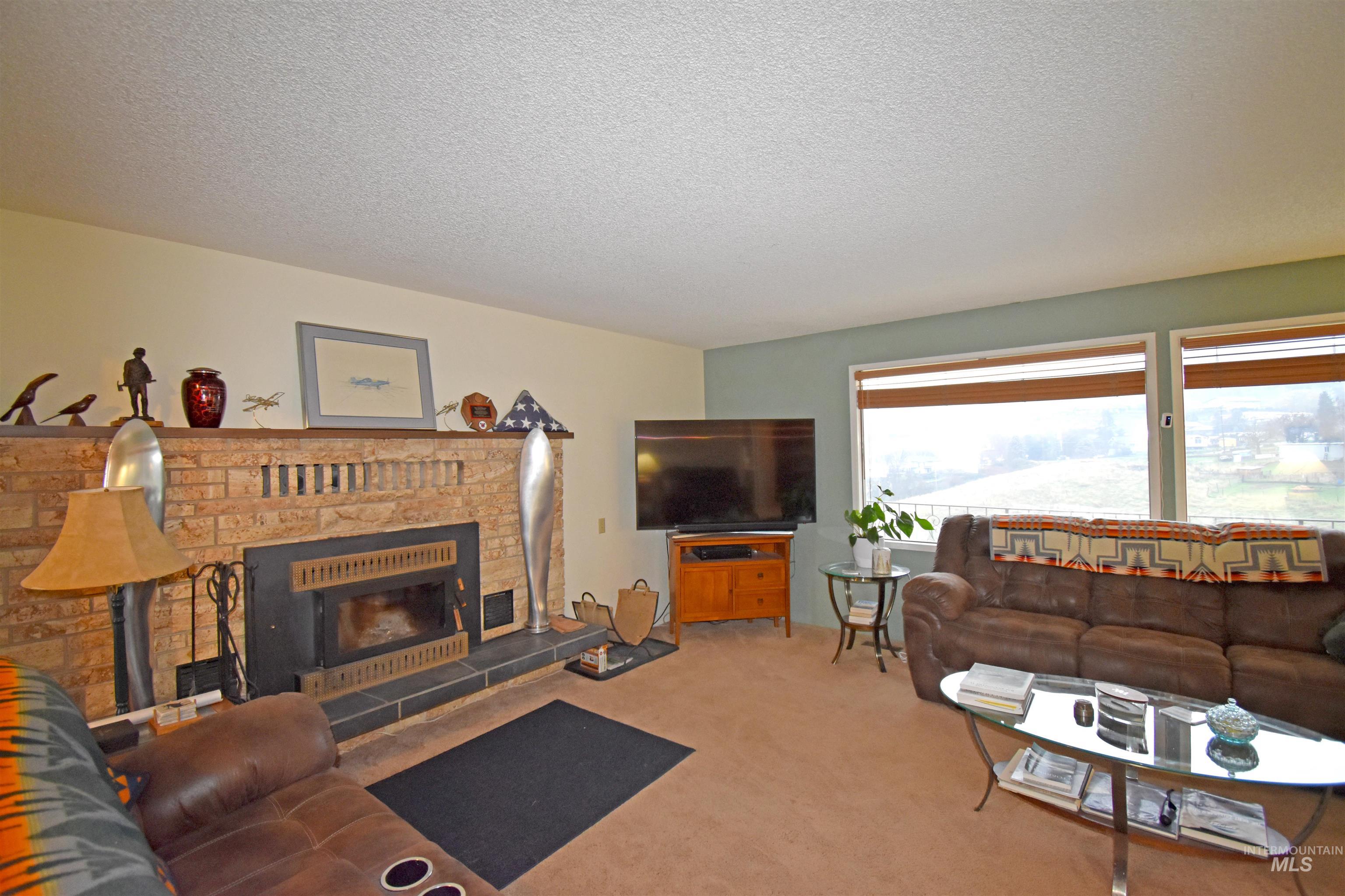 1045 Post Lane, Clarkston, Washington 99403, 5 Bedrooms, 3.5 Bathrooms, Residential For Sale, Price $695,000,MLS 98969211