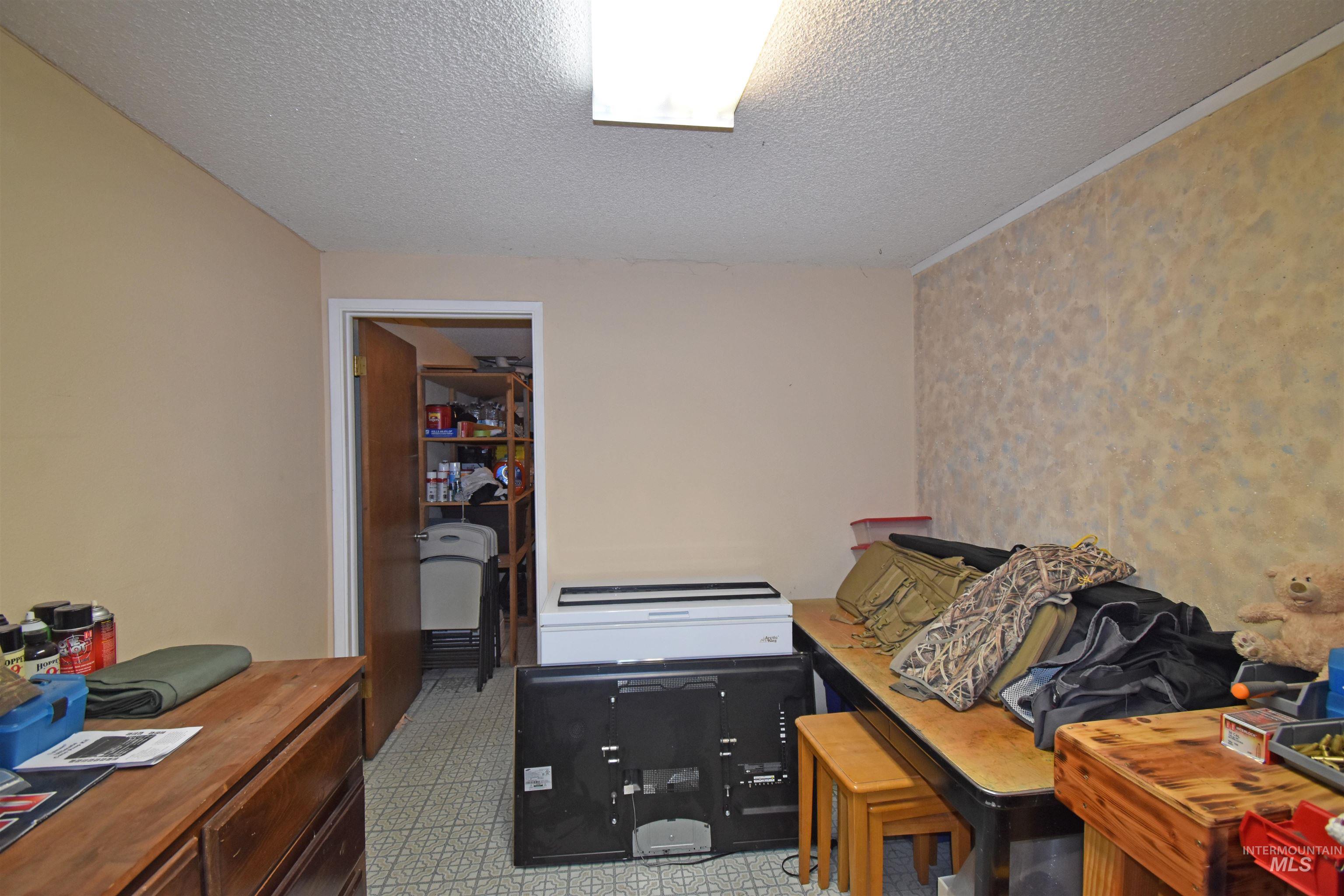 1045 Post Lane, Clarkston, Washington 99403, 5 Bedrooms, 3.5 Bathrooms, Residential For Sale, Price $695,000,MLS 98969211