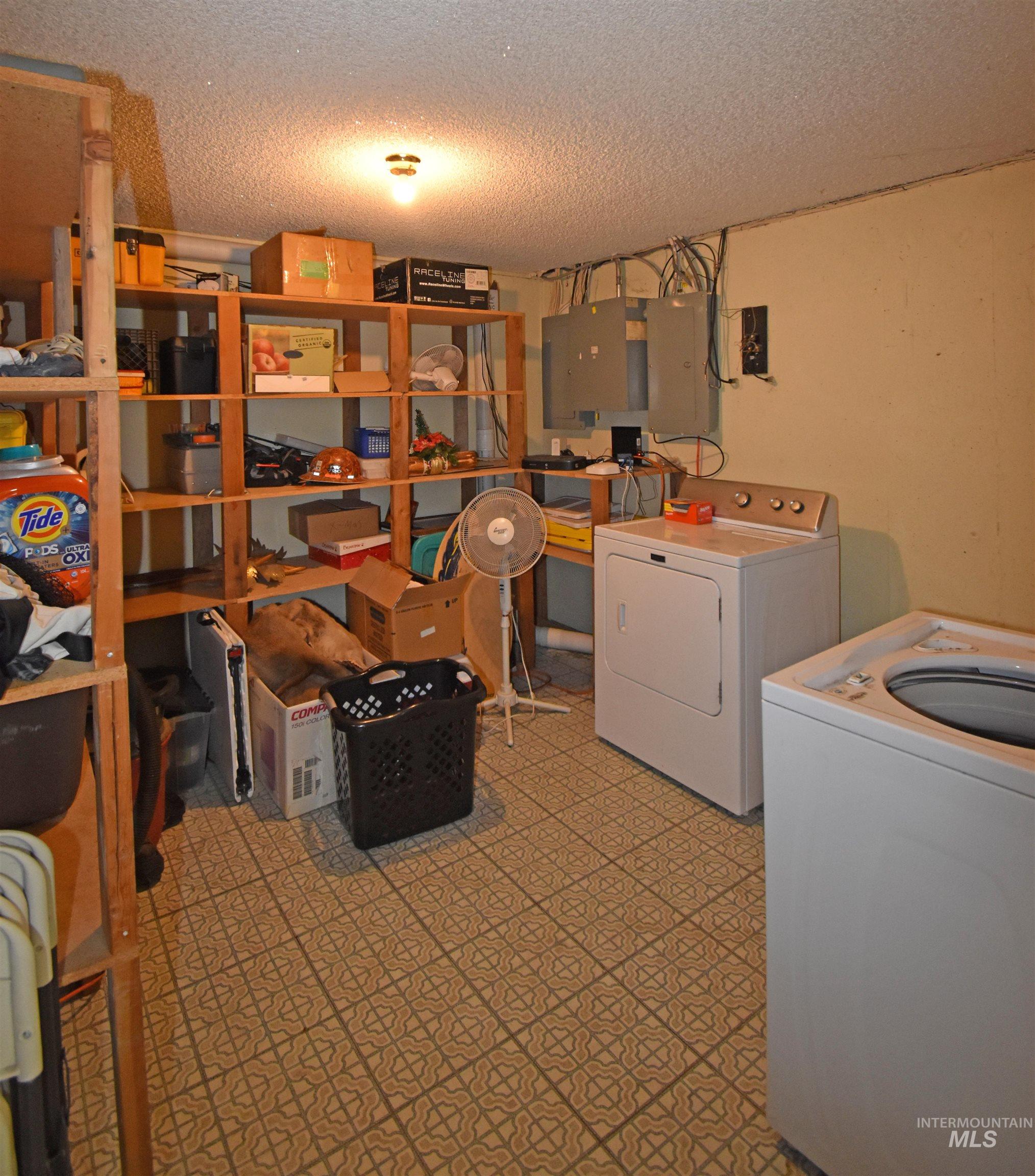 1045 Post Lane, Clarkston, Washington 99403, 5 Bedrooms, 3.5 Bathrooms, Residential For Sale, Price $695,000,MLS 98969211