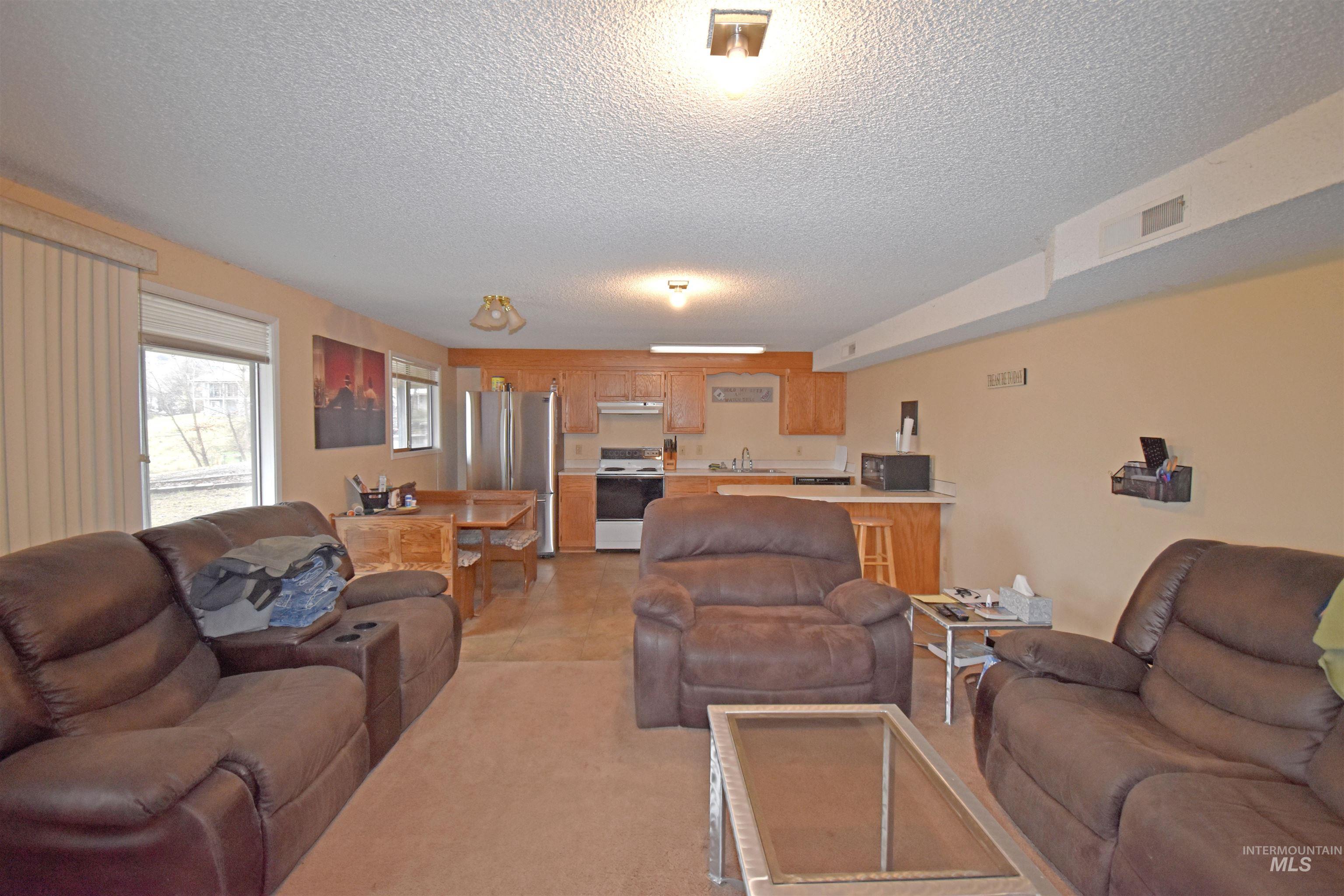 1045 Post Lane, Clarkston, Washington 99403, 5 Bedrooms, 3.5 Bathrooms, Residential For Sale, Price $660,000,MLS 98969211