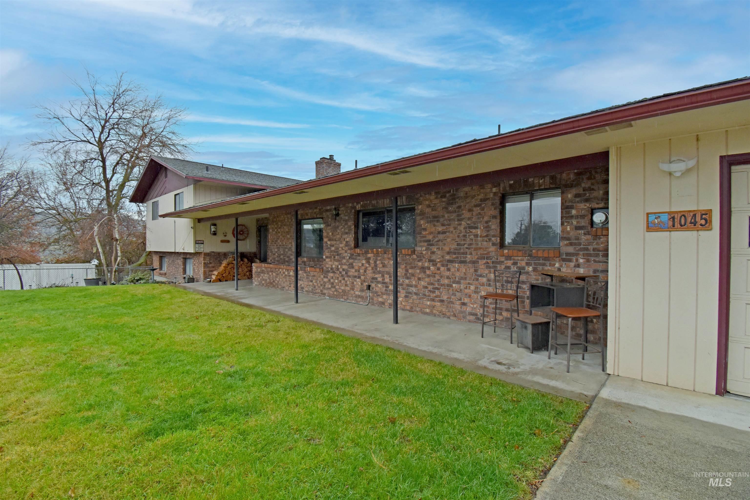 1045 Post Lane, Clarkston, Washington 99403, 5 Bedrooms, 3.5 Bathrooms, Residential For Sale, Price $695,000, 98969211