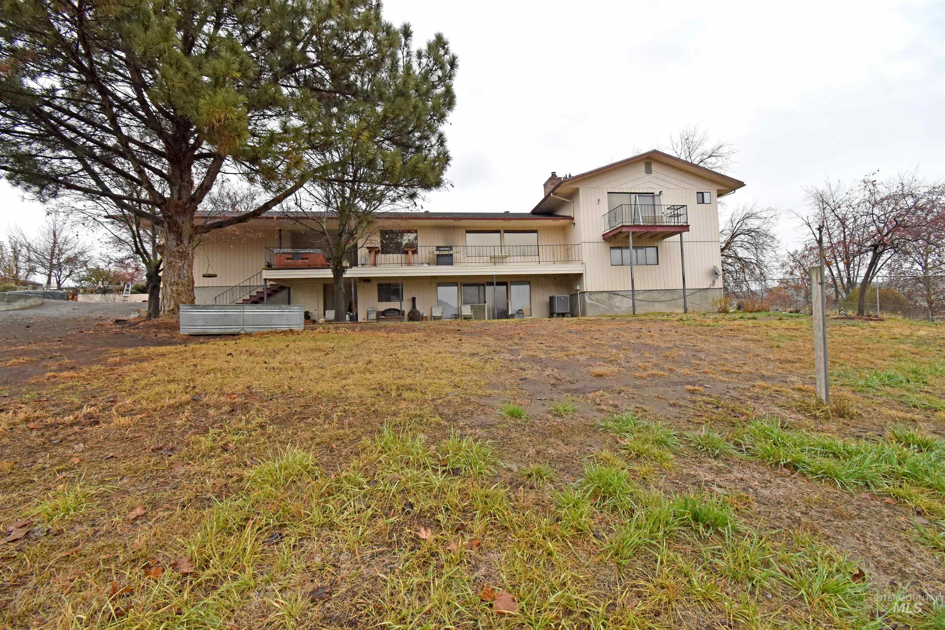 1045 Post Lane, Clarkston, Washington 99403, 5 Bedrooms, 3.5 Bathrooms, Residential For Sale, Price $695,000,MLS 98969211