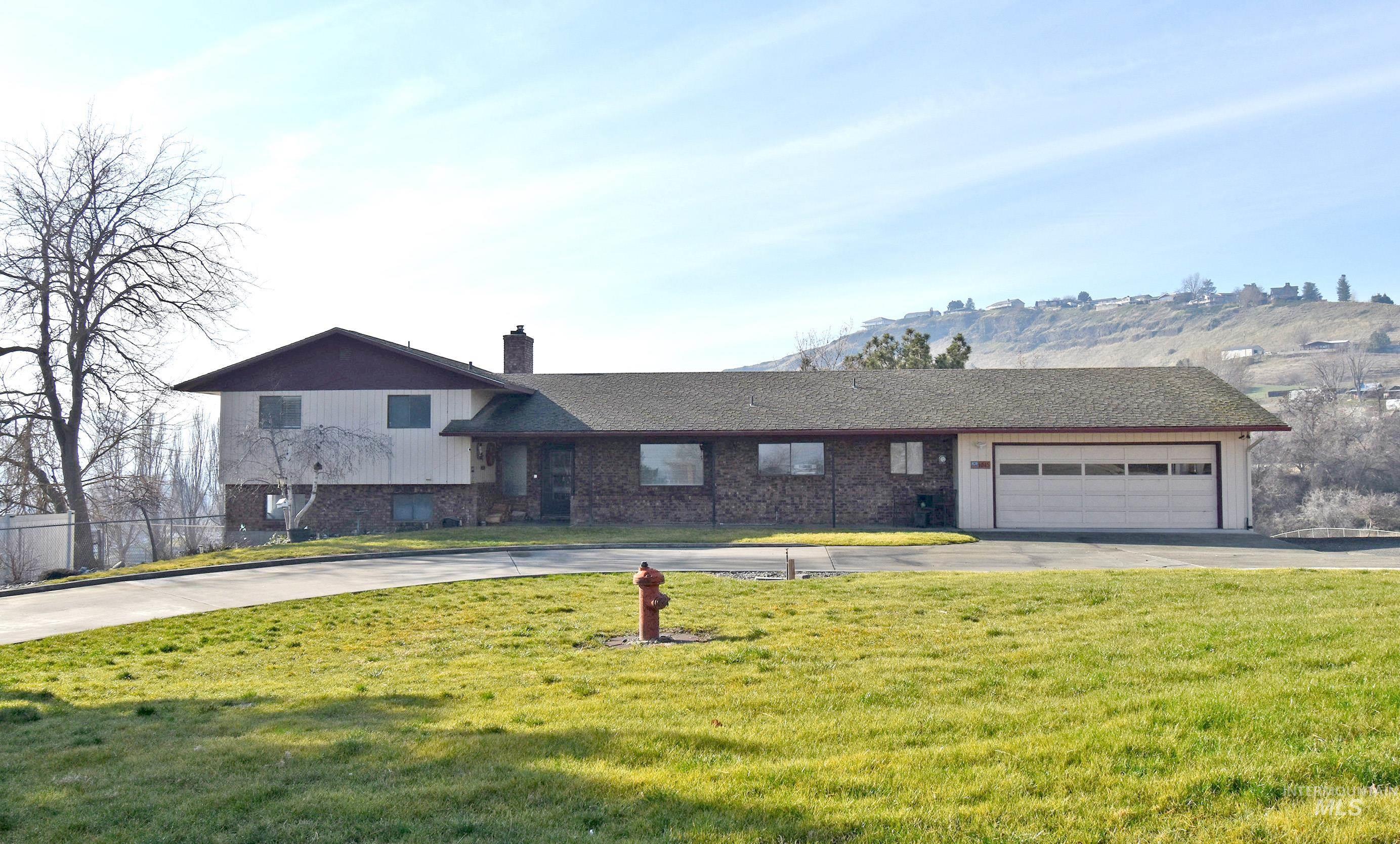 1045 Post Lane, Clarkston, Washington 99403, 5 Bedrooms, 3.5 Bathrooms, Residential For Sale, Price $685,000,MLS 98969211