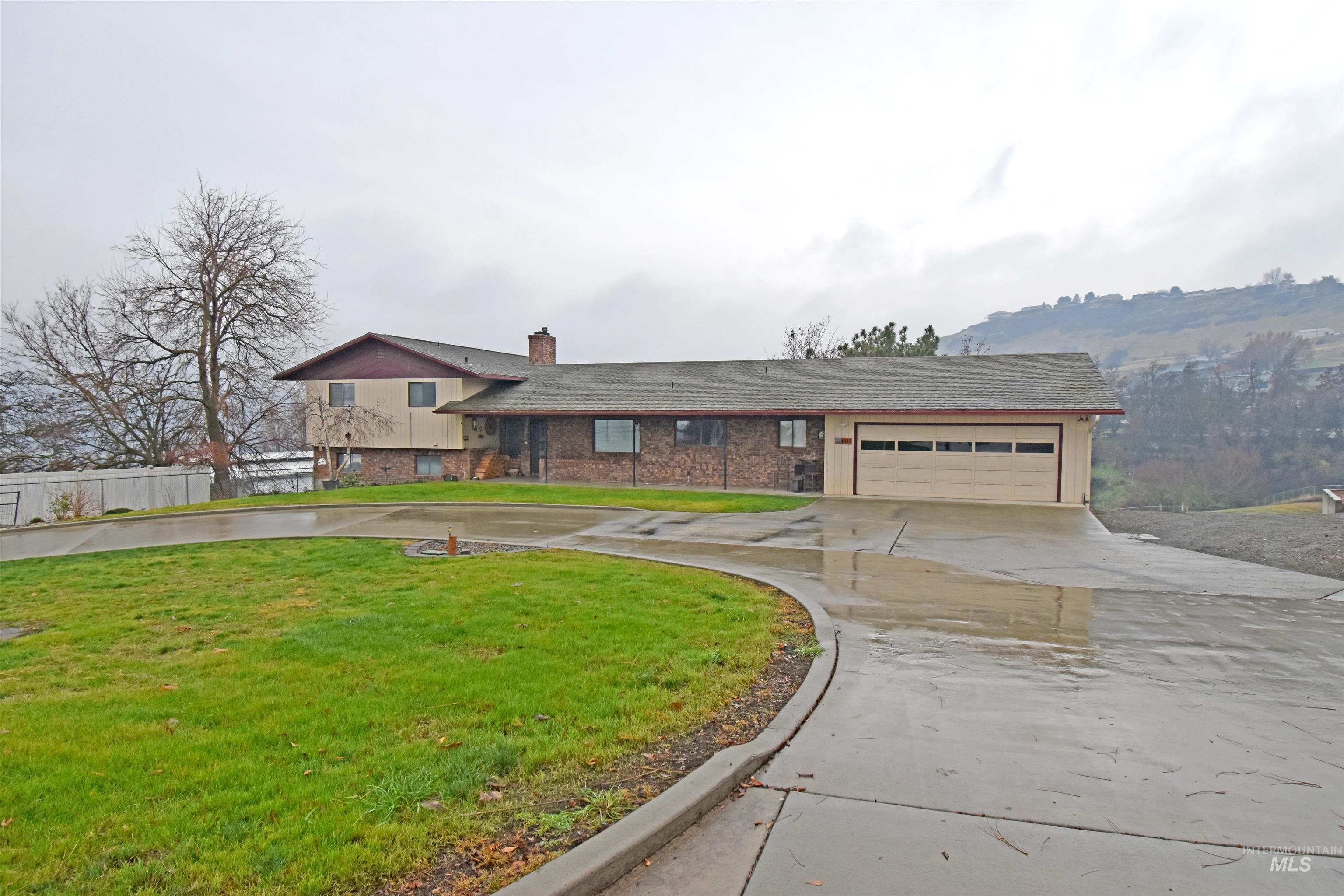 1045 Post Lane, Clarkston, Washington 99403, 5 Bedrooms, 3.5 Bathrooms, Residential For Sale, Price $695,000,MLS 98969211