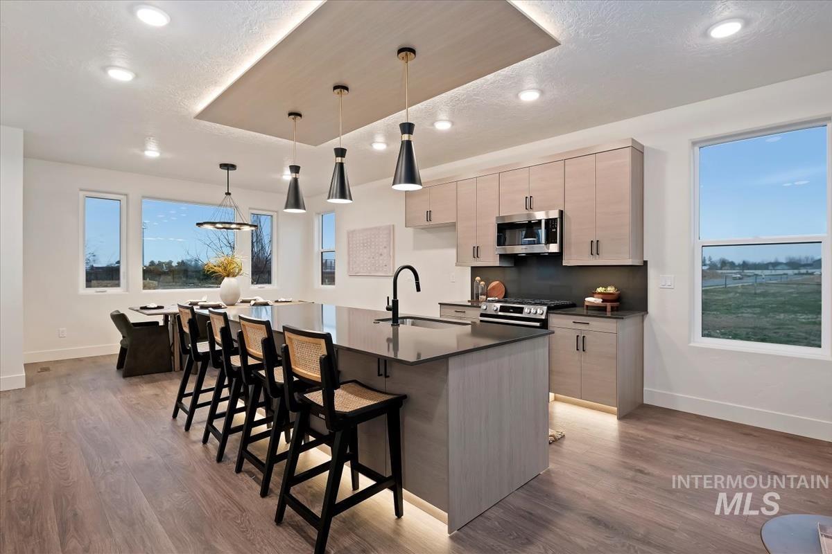 60 N Feather Reed Ave., Meridian, Idaho 83642, 4 Bedrooms, 2.5 Bathrooms, Residential For Sale, Price $615,000,MLS 98969215