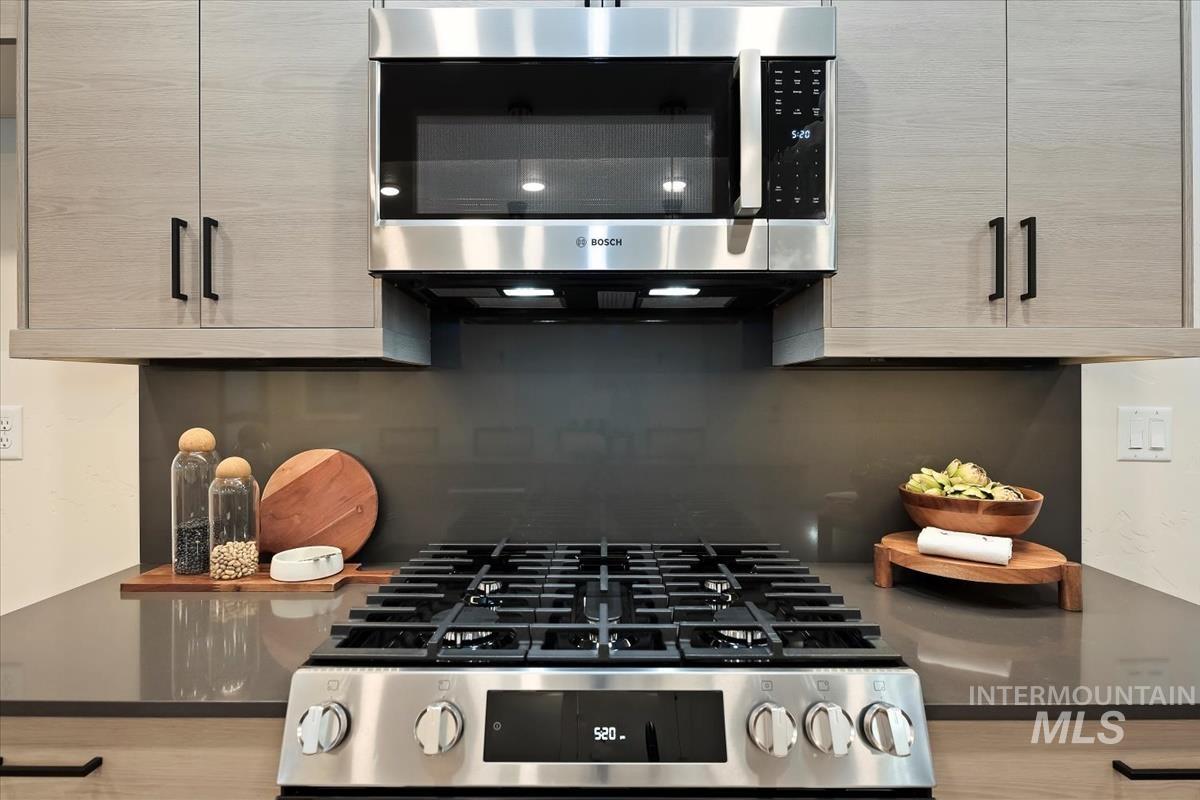 60 N Feather Reed Ave., Meridian, Idaho 83642, 4 Bedrooms, 2.5 Bathrooms, Residential For Sale, Price $615,000,MLS 98969215