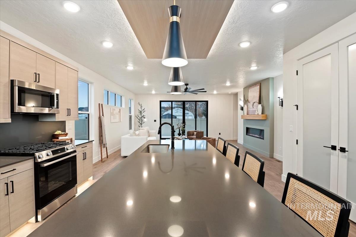 60 N Feather Reed Ave., Meridian, Idaho 83642, 4 Bedrooms, 2.5 Bathrooms, Residential For Sale, Price $615,000,MLS 98969215