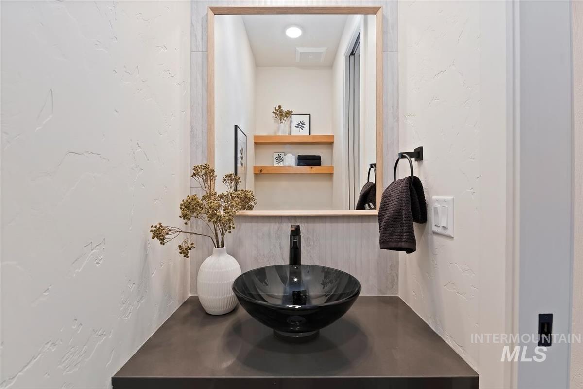 60 N Feather Reed Ave., Meridian, Idaho 83642, 4 Bedrooms, 2.5 Bathrooms, Residential For Sale, Price $615,000,MLS 98969215