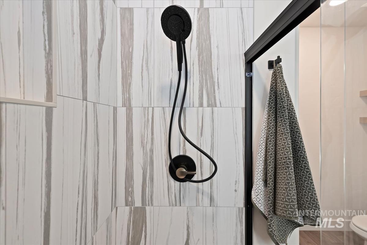 60 N Feather Reed Ave., Meridian, Idaho 83642, 4 Bedrooms, 2.5 Bathrooms, Residential For Sale, Price $615,000,MLS 98969215