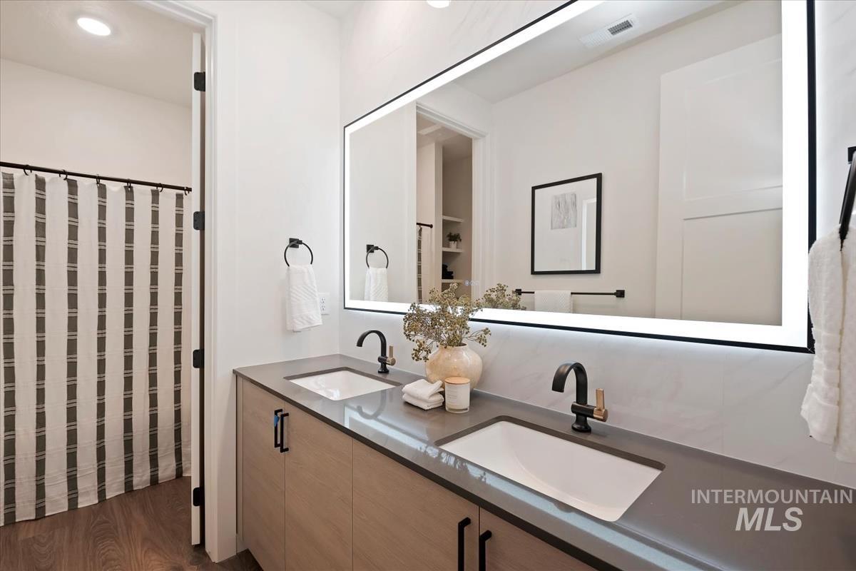 60 N Feather Reed Ave., Meridian, Idaho 83642, 4 Bedrooms, 2.5 Bathrooms, Residential For Sale, Price $615,000,MLS 98969215