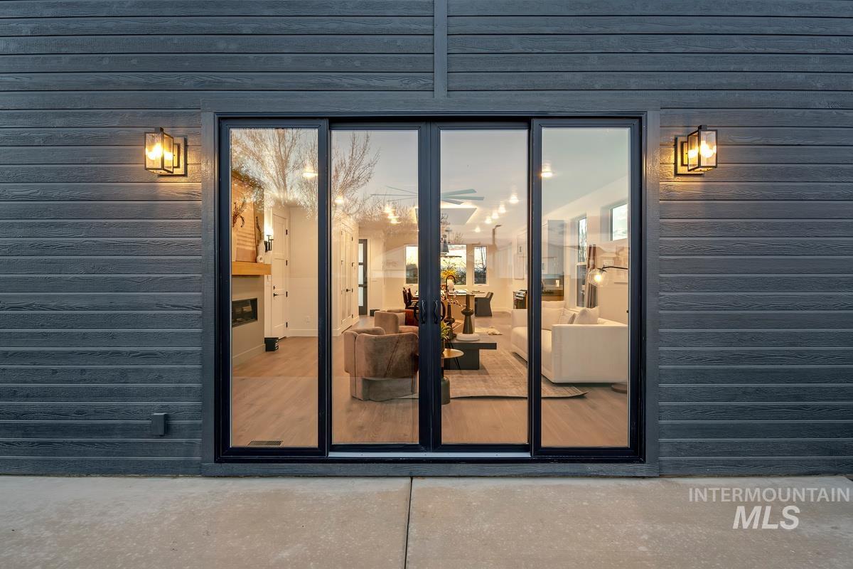 60 N Feather Reed Ave., Meridian, Idaho 83642, 4 Bedrooms, 2.5 Bathrooms, Residential For Sale, Price $615,000,MLS 98969215