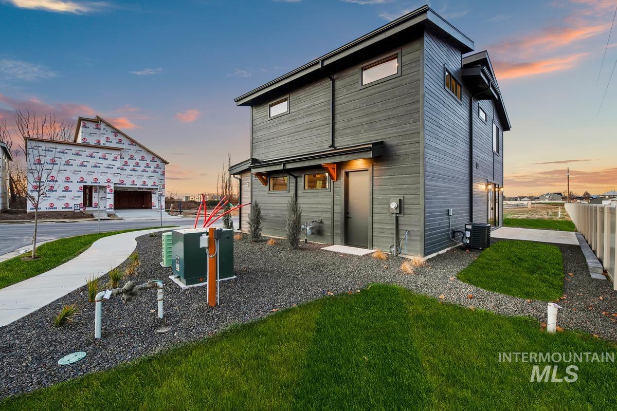 60 N Feather Reed Ave., Meridian, Idaho 83642, 4 Bedrooms, 2.5 Bathrooms, Residential For Sale, Price $615,000,MLS 98969215