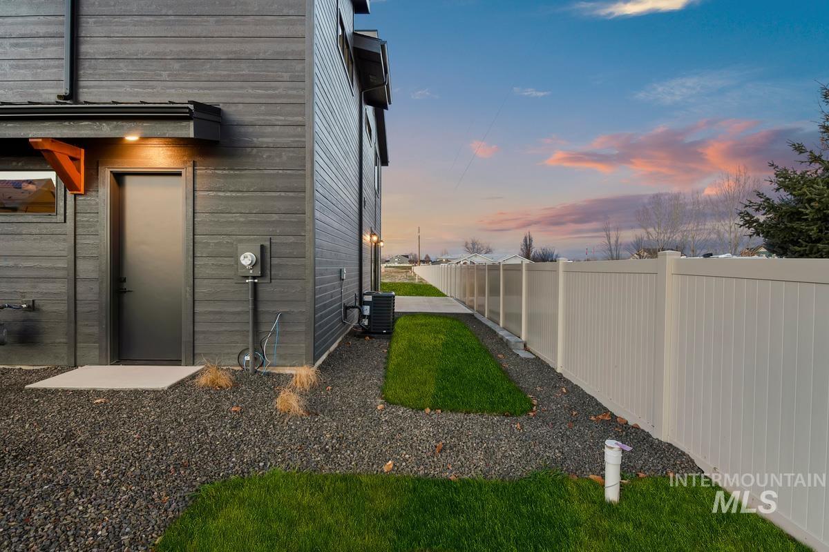 60 N Feather Reed Ave., Meridian, Idaho 83642, 4 Bedrooms, 2.5 Bathrooms, Residential For Sale, Price $615,000,MLS 98969215