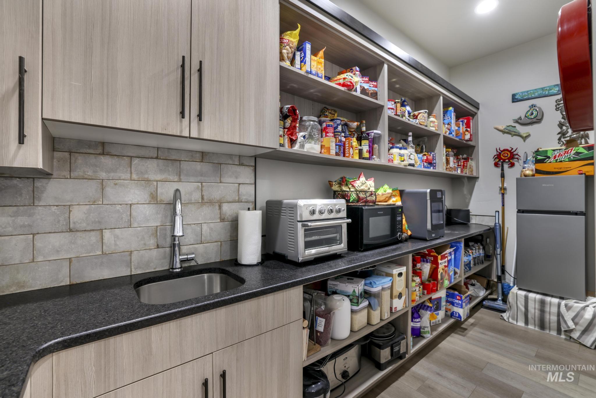 439 N Meadowview Lane, Twin Falls, Idaho 83301, 4 Bedrooms, 3.5 Bathrooms, Residential For Sale, Price $740,000,MLS 98969216