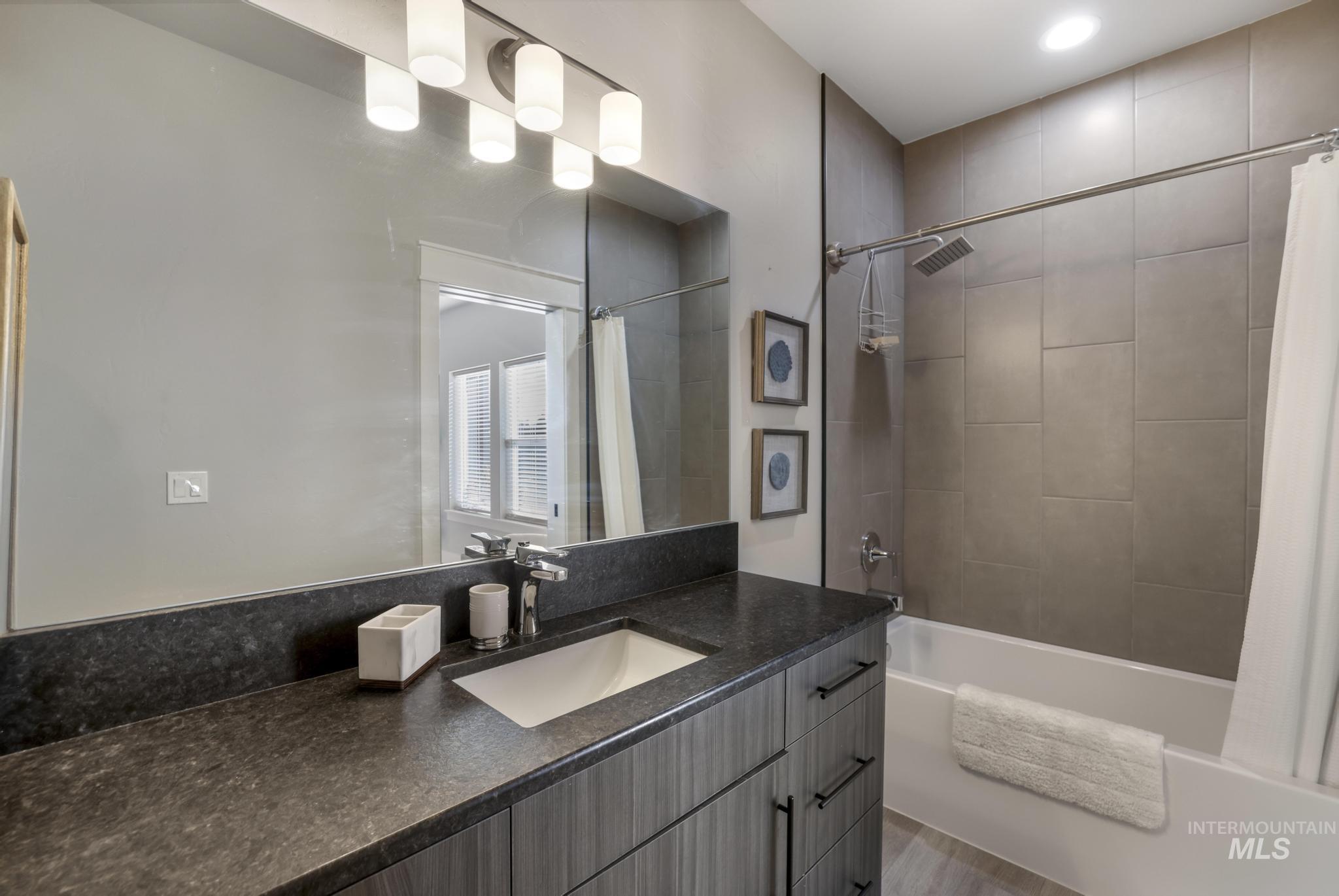 439 N Meadowview Lane, Twin Falls, Idaho 83301, 4 Bedrooms, 3.5 Bathrooms, Residential For Sale, Price $740,000,MLS 98969216