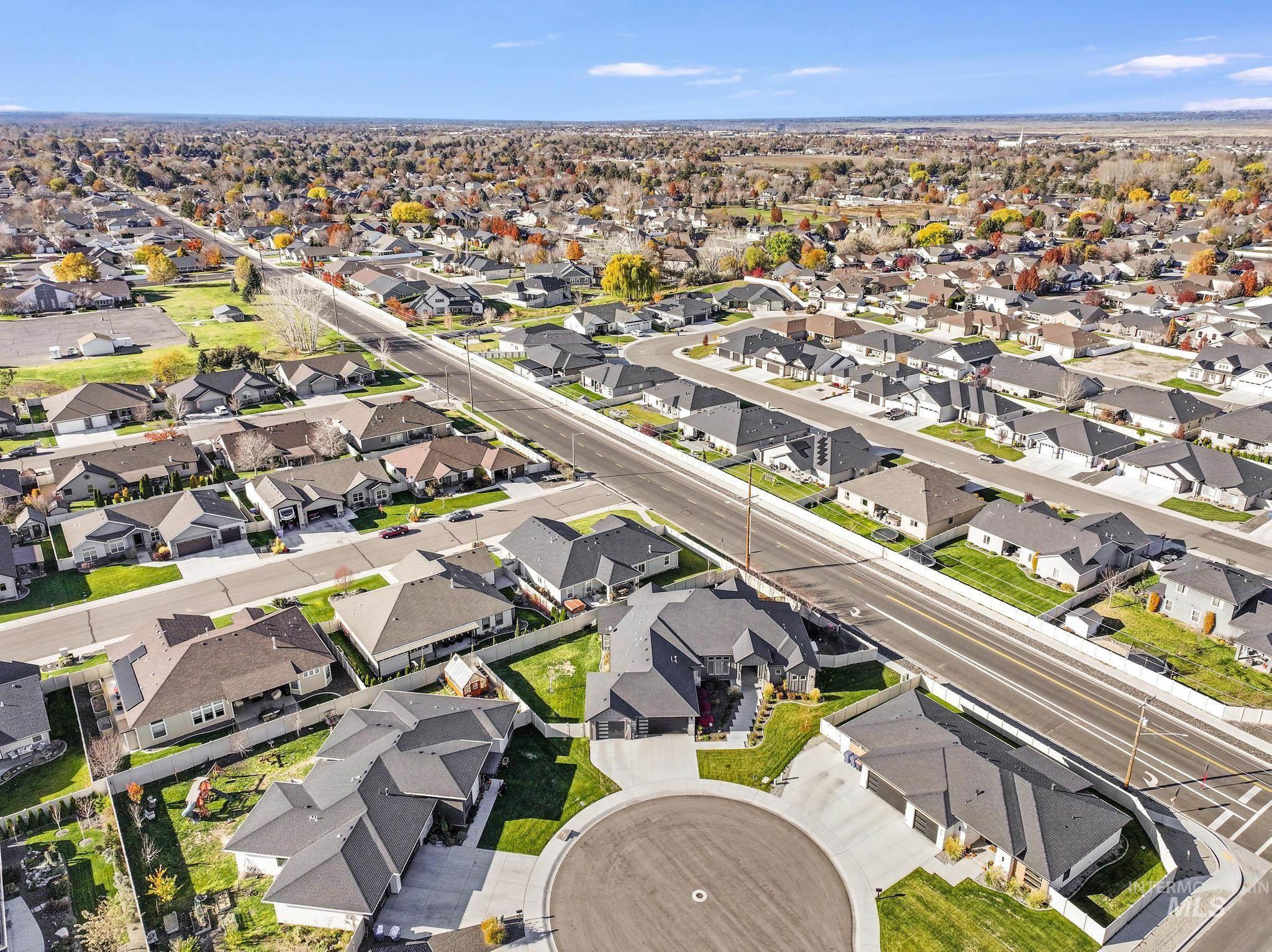 439 N Meadowview Lane, Twin Falls, Idaho 83301, 4 Bedrooms, 3.5 Bathrooms, Residential For Sale, Price $740,000,MLS 98969216