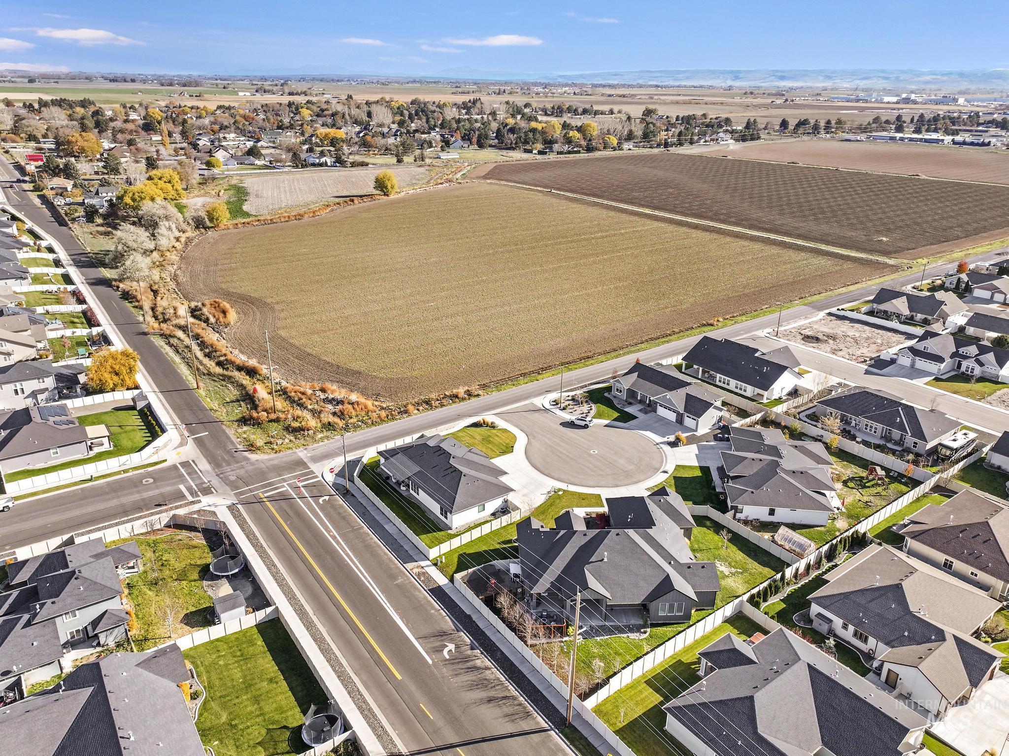 439 N Meadowview Lane, Twin Falls, Idaho 83301, 4 Bedrooms, 3.5 Bathrooms, Residential For Sale, Price $740,000,MLS 98969216