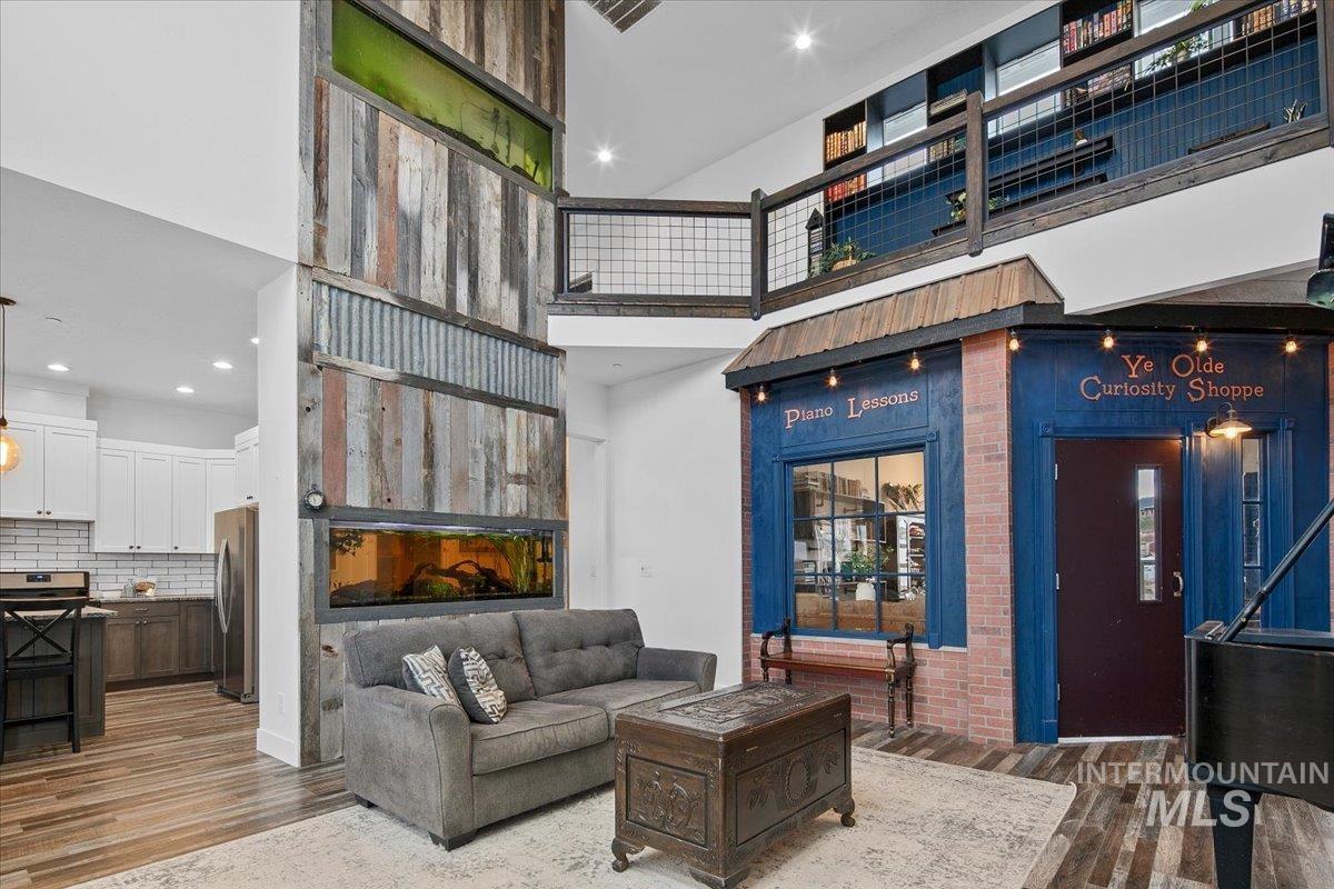 8629 Latimore, Middleton, Idaho 83644, 7 Bedrooms, 4.5 Bathrooms, Residential For Sale, Price $1,275,000,MLS 98969220