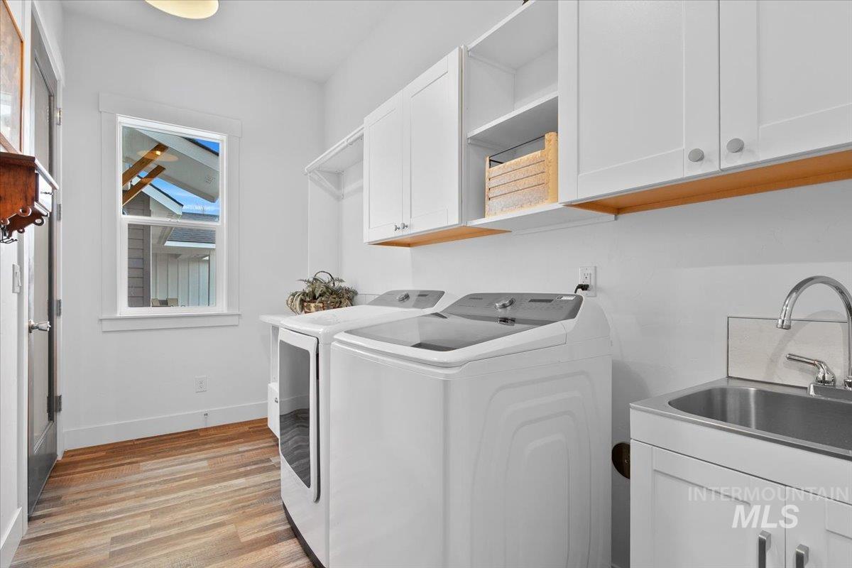 8629 Latimore, Middleton, Idaho 83644, 7 Bedrooms, 4.5 Bathrooms, Residential For Sale, Price $1,275,000,MLS 98969220